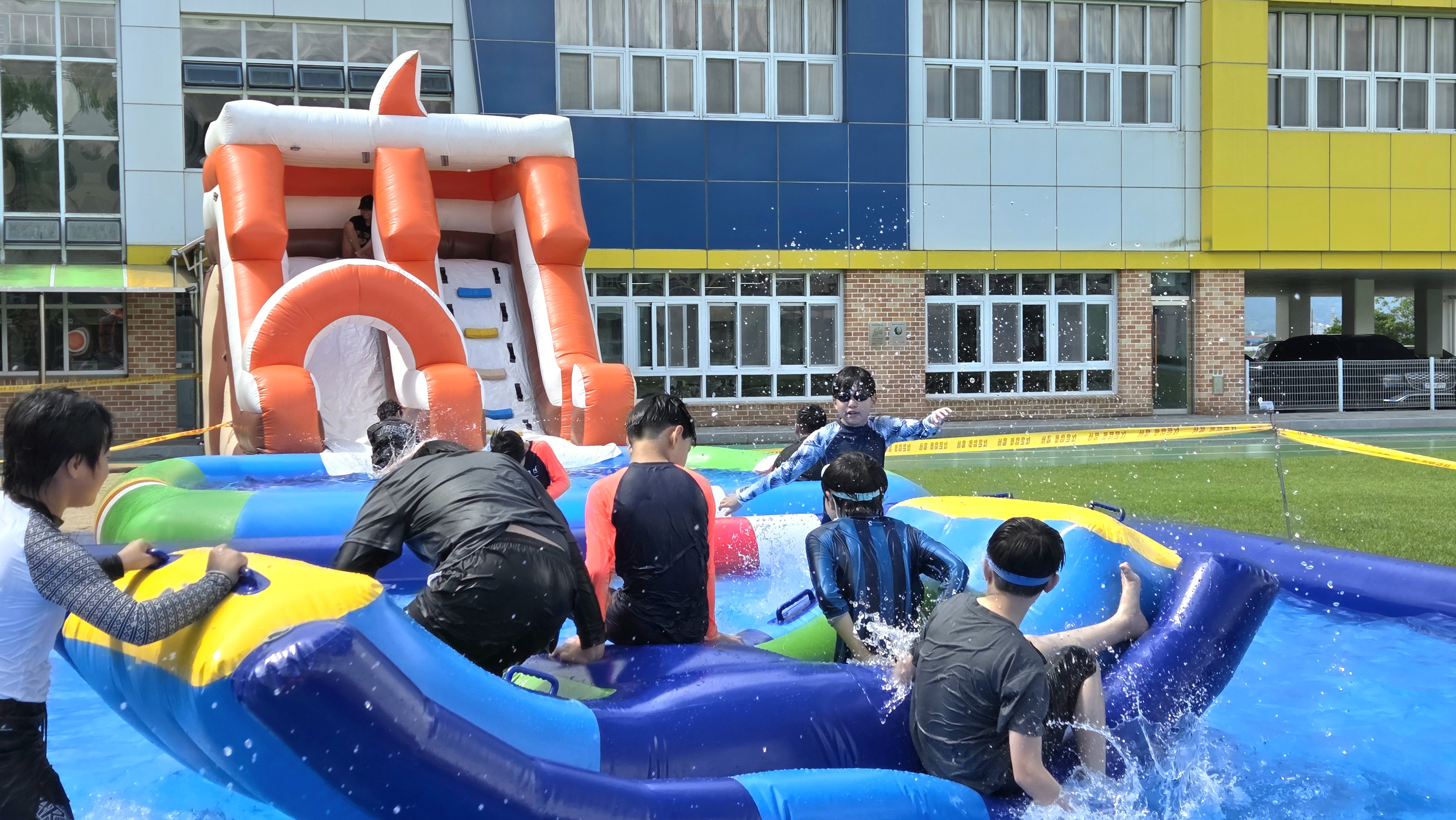 우암초등학교병설유치원, 여름 물놀이를 즐겨요 - 관련이미지1