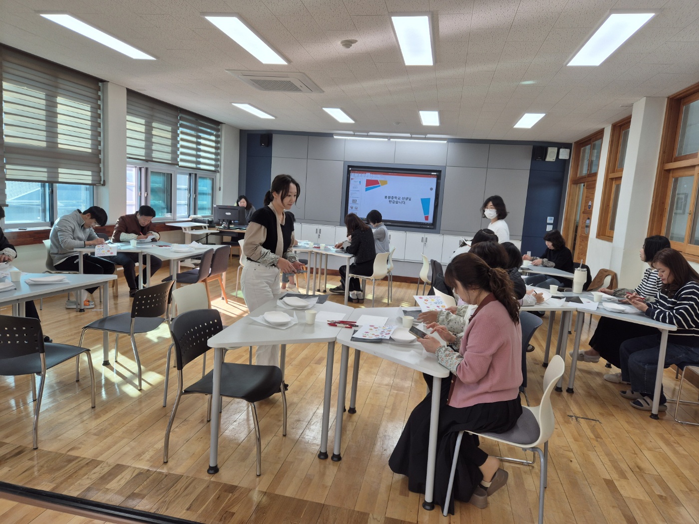 진주봉원중, 색으로 빚은 우리만의 그릇 - 관련이미지3