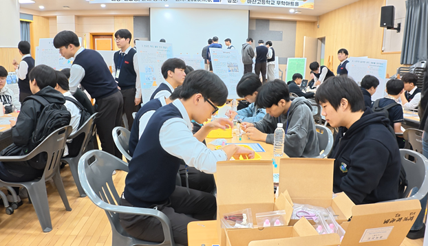 마산고등학교, ‘2025학년도 동아리 박람회’ 성황리 개최 - 관련이미지2