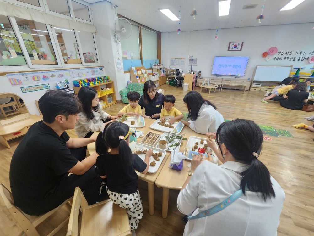 ‘2025. 학부모 참여수업’ 및 행복학교 공개의 날 실시 -그림책과 숲숲자란다- - 관련이미지2