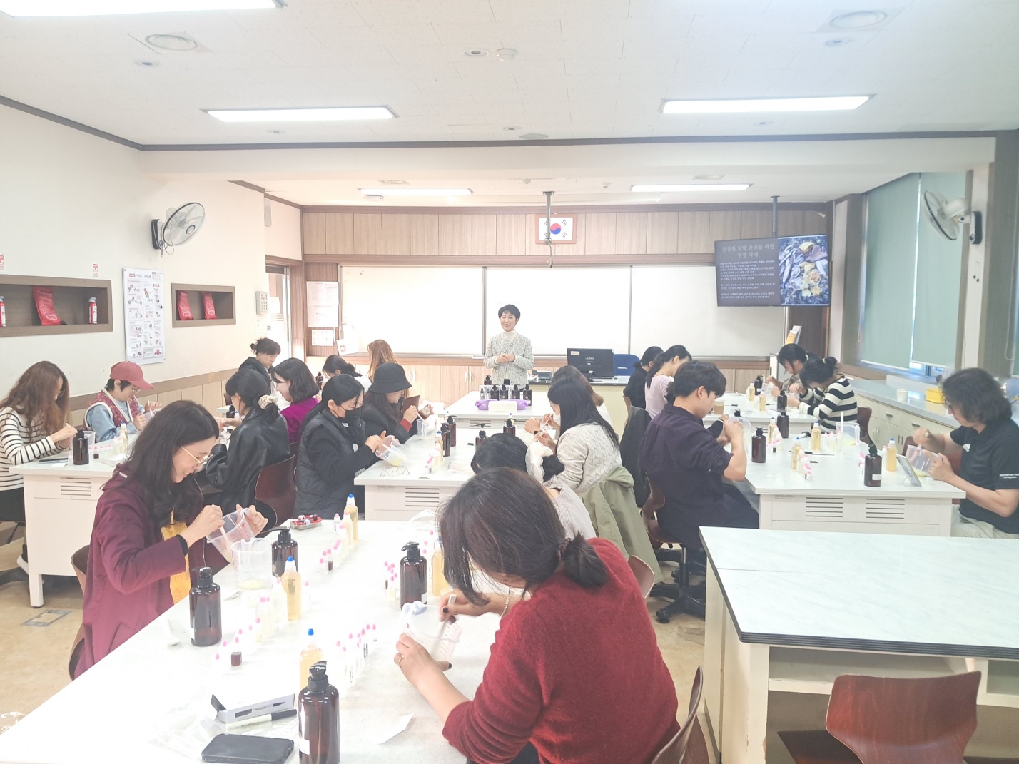 계룡초 손끝에서 피어나는 배움과 사랑, 학부모와 함께한 한방 샴푸 체험활동 - 관련이미지3