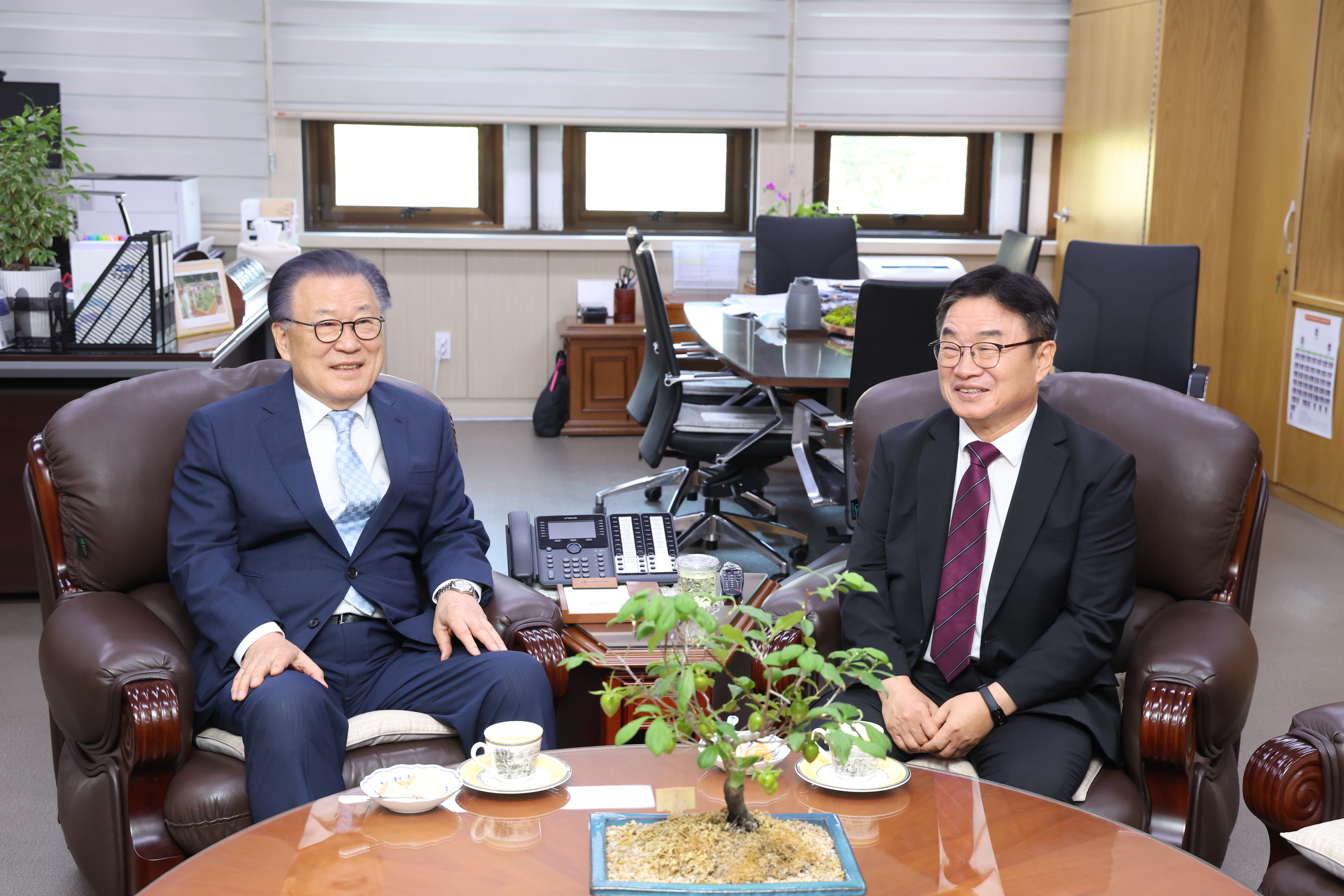 권순기 교육감·고영진 전 교육감, 경남교육 발전 위해 머리 맞대 - 관련이미지3