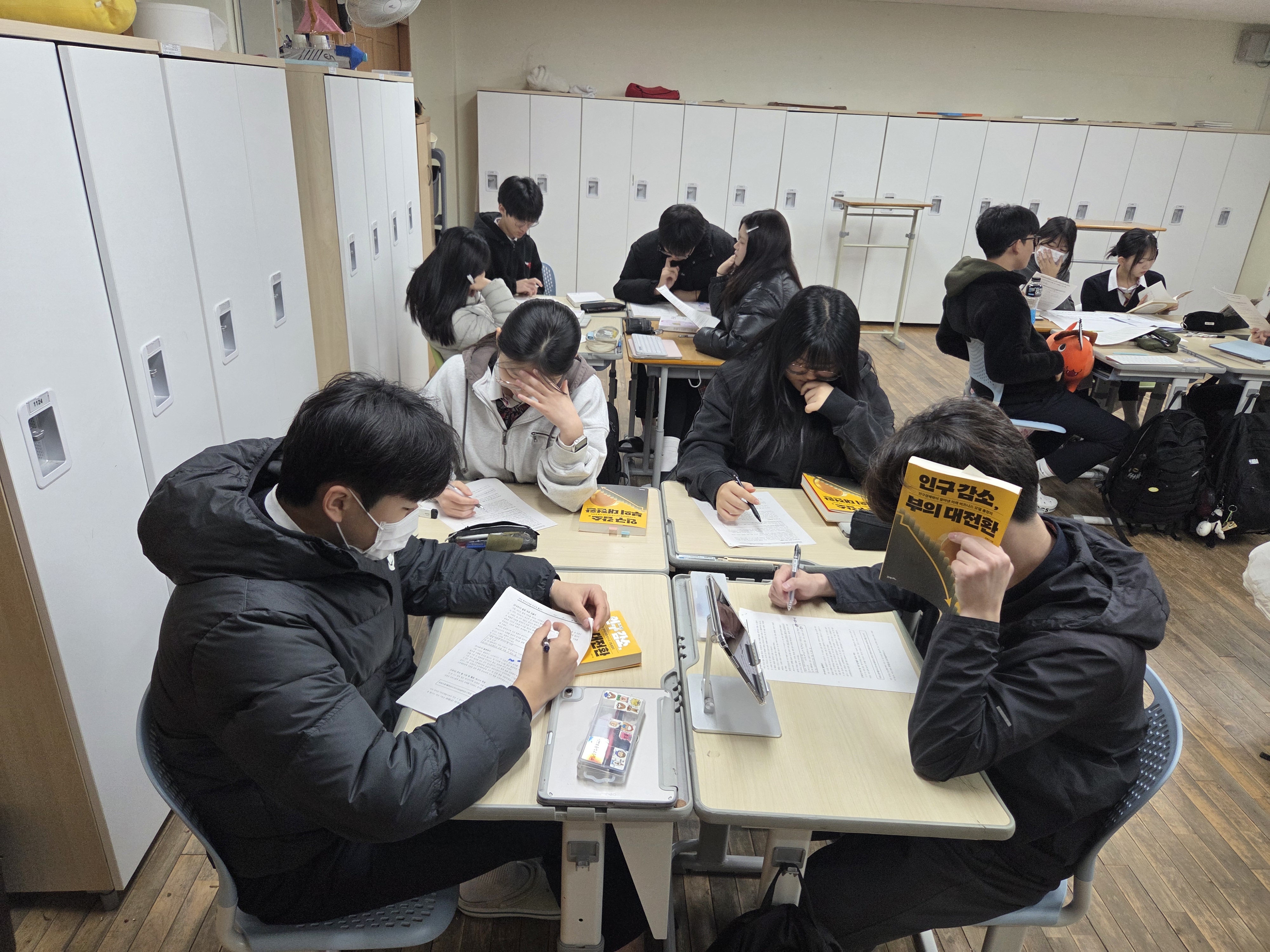 교실을 넘어 지역으로….  삼천포중앙고 1학년 지역 협업 프로젝트 운영 지역 특성을 반영한 학생들의 반짝이는 창업 아이디어 선보여 - 관련이미지2