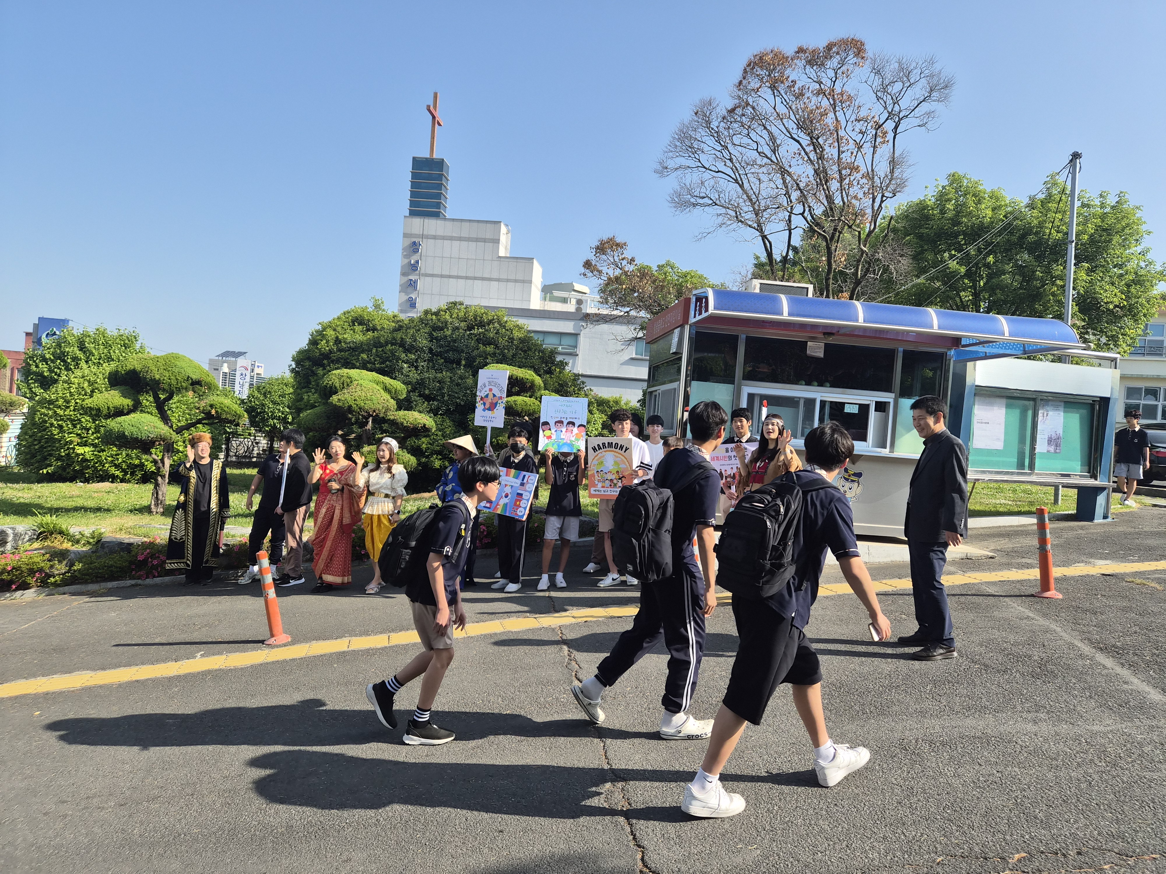 창녕중, 다문화 감수성 키우는‘글로벌 레인보우데이’실시 - 관련이미지2