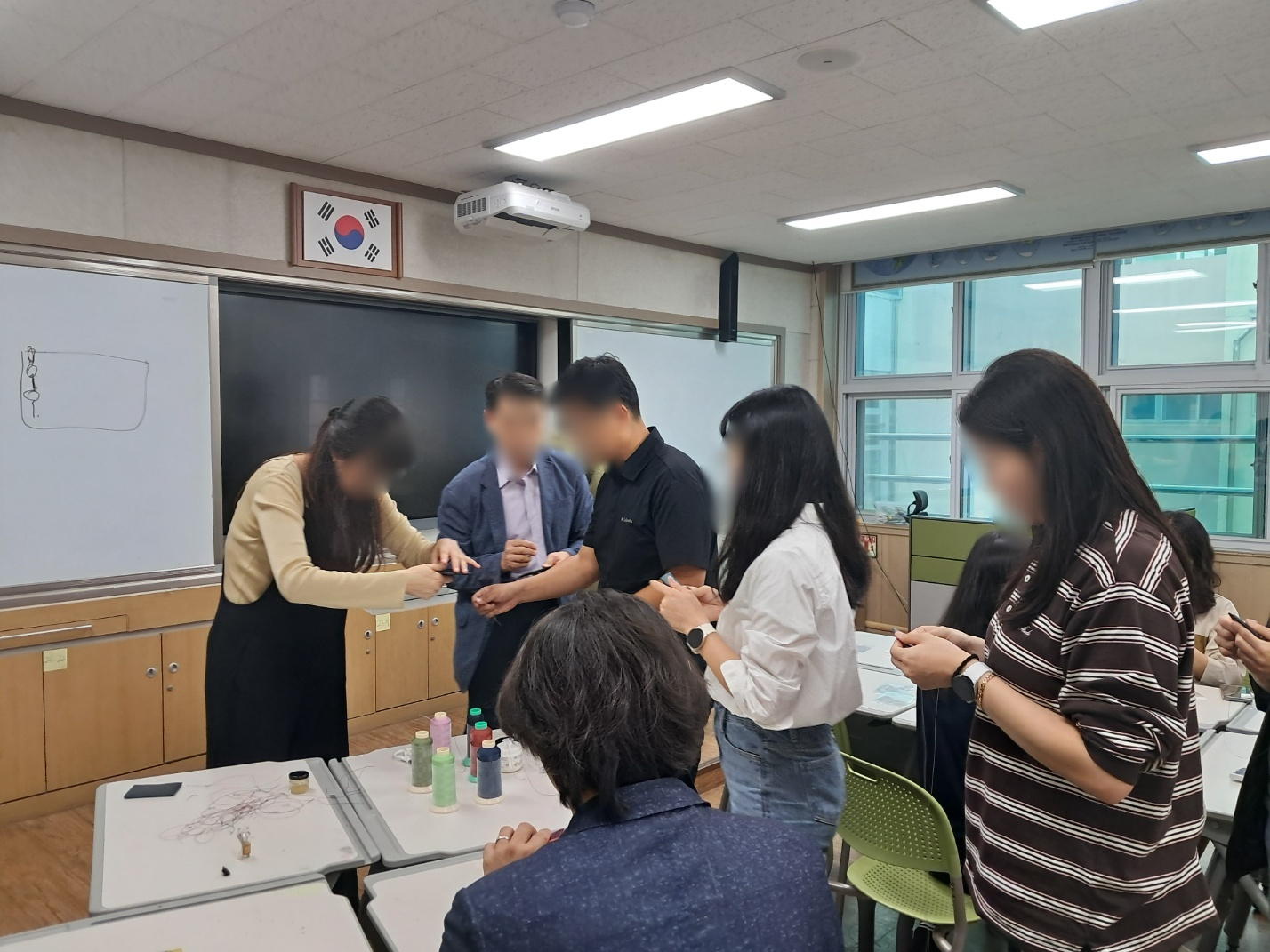 진주중앙고등학교, ‘가죽공예와의 만남’ 교사 성장 연수 실시 - 관련이미지2