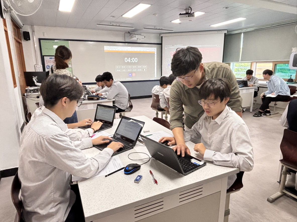 철성중학교, 전국 우수사례 학교로 선정 교육부장관상 표창 - 관련이미지1