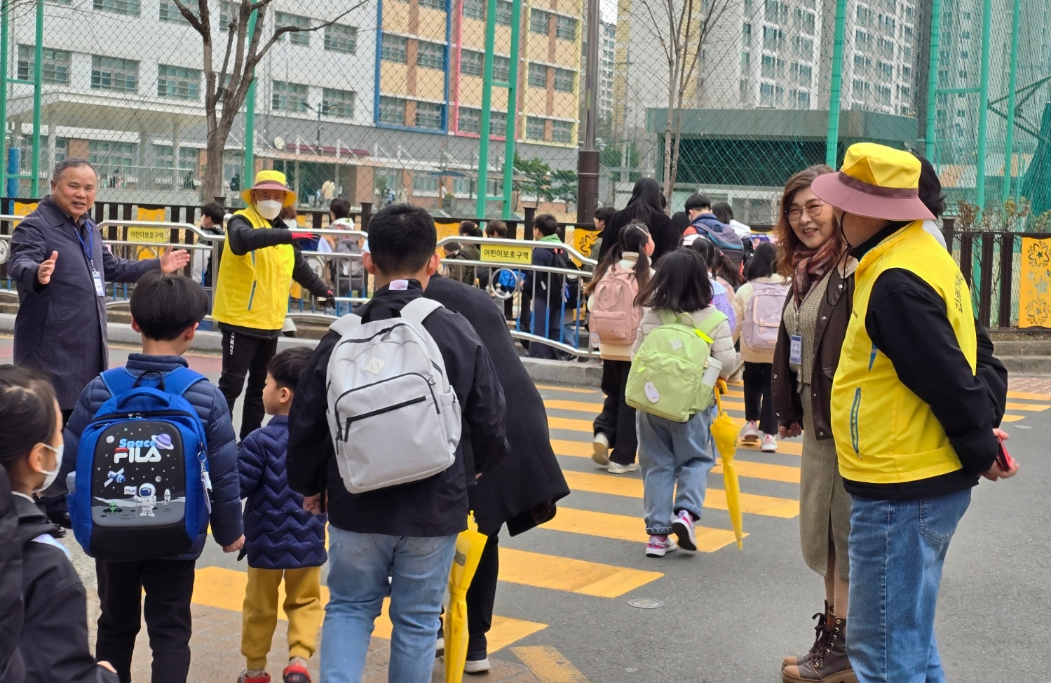 진영중앙초, 시니어 교통도우미 이야기,  교육부 ‘함께학교’에 소개 - 관련이미지2