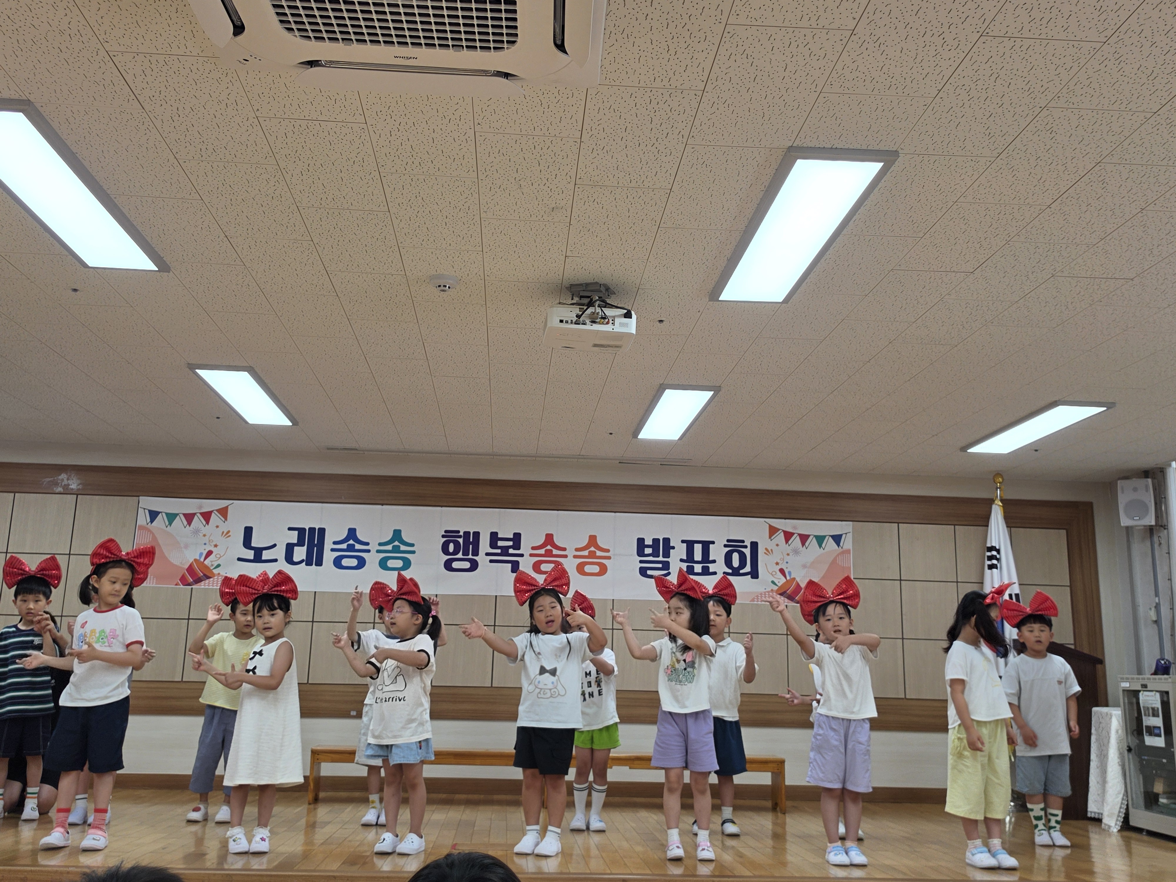 “노래로 함께 웃고, 행복으로 하나 되는 시간” 토월유치원, ‘노래송송 행복송송’ 발표회 - 관련이미지2