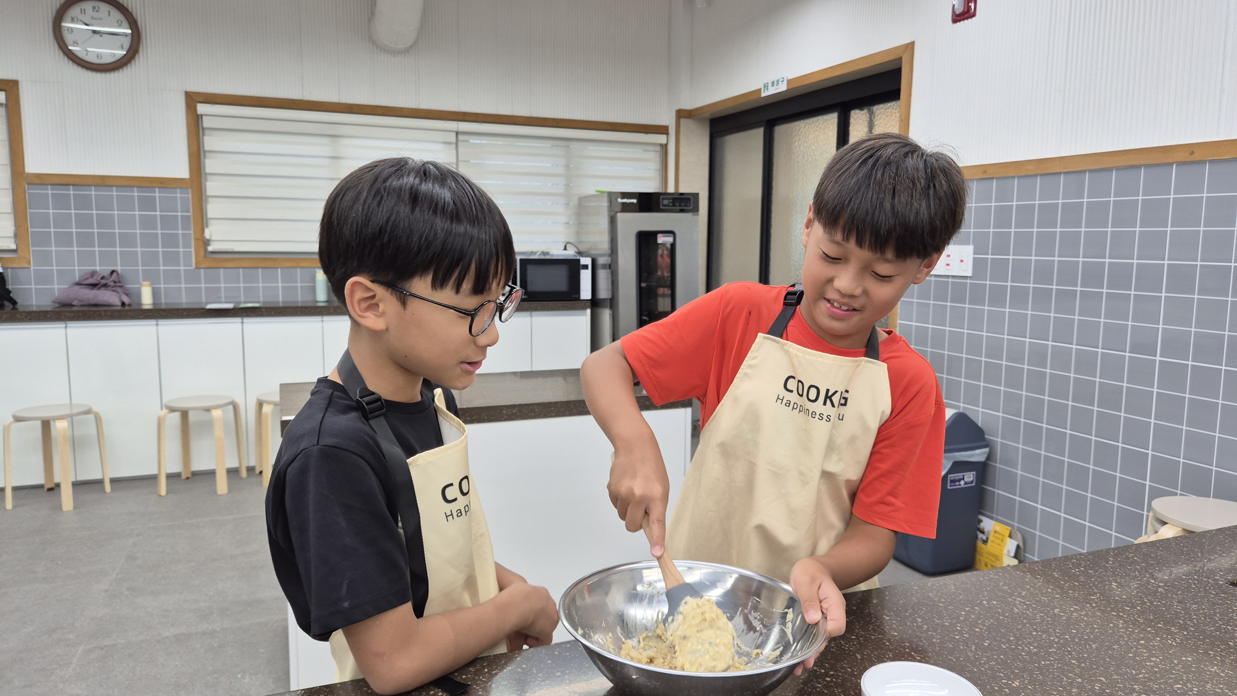 칠곡초, 전통을 배우고 맛을 나누다  - ‘된장크림치즈쿠키 만들기’ 체험학습 운영 - 관련이미지2