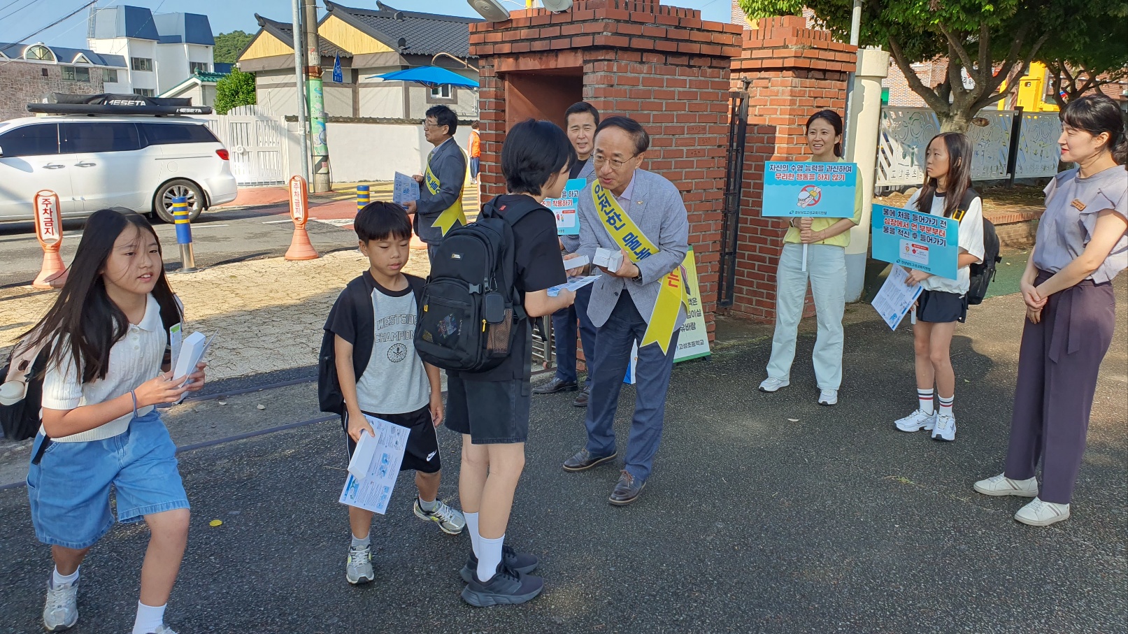 고성교육지원청, 여름철 수상 안전사고 예방 캠페인 실시 - 관련이미지2