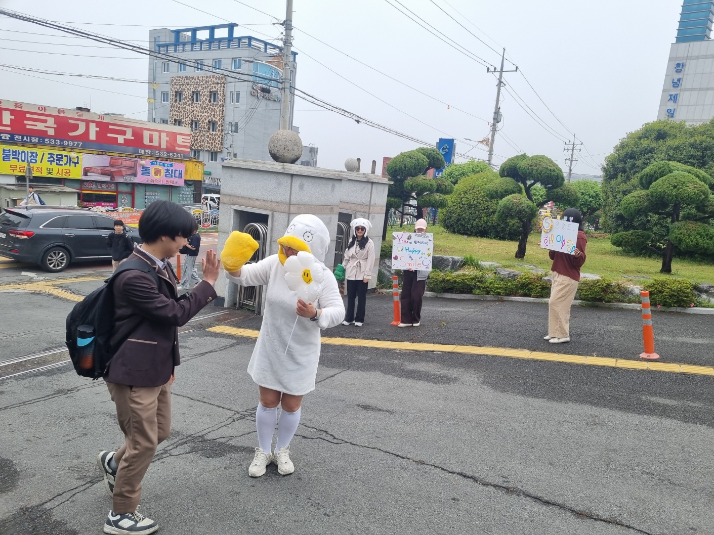 창녕중, 학부모회동아리 '창중샤인' 아침맞이 행사 실시 - 관련이미지3