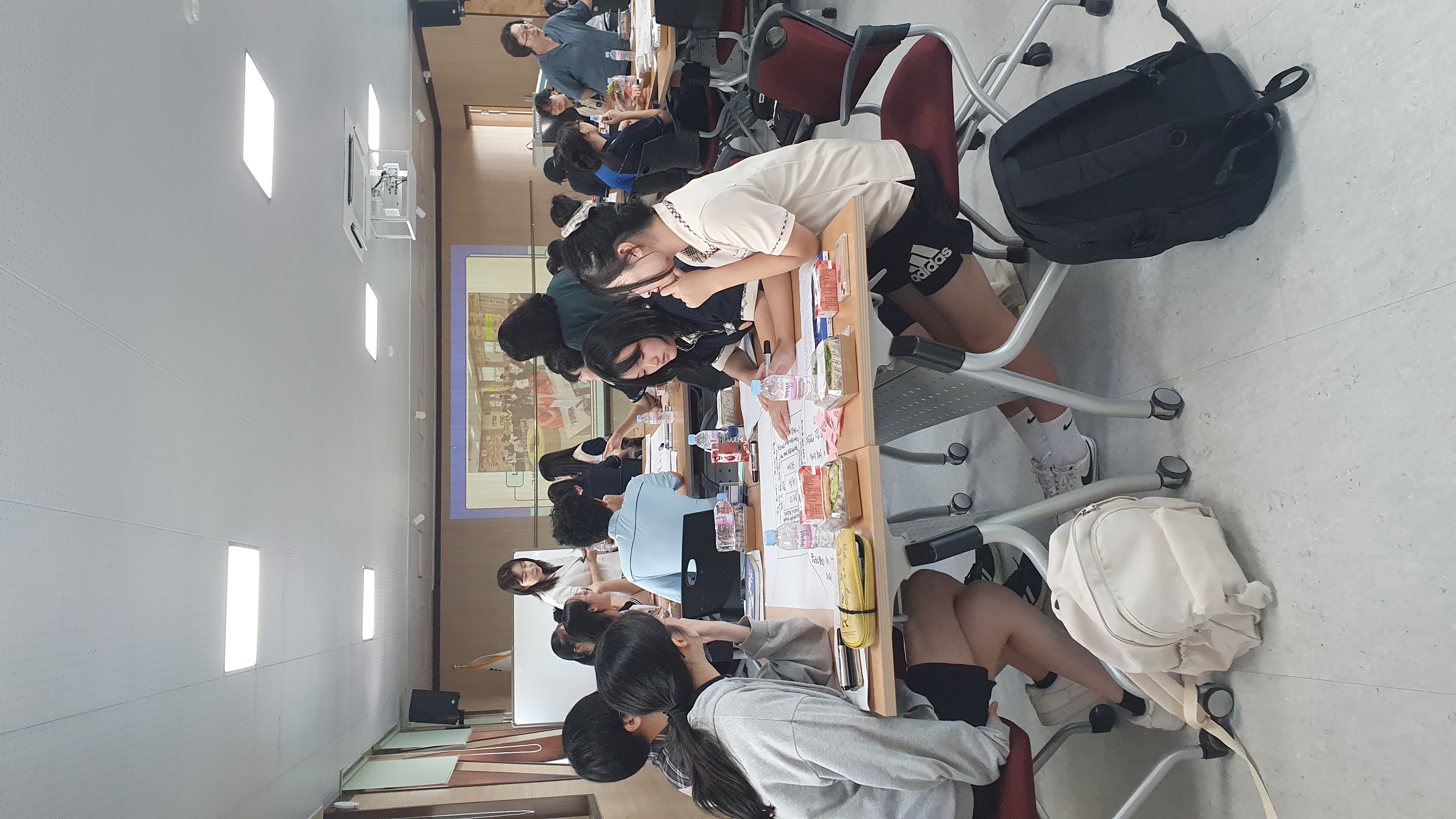 창녕 지역 중학생 비경쟁독서토론 캠프 - 관련이미지2