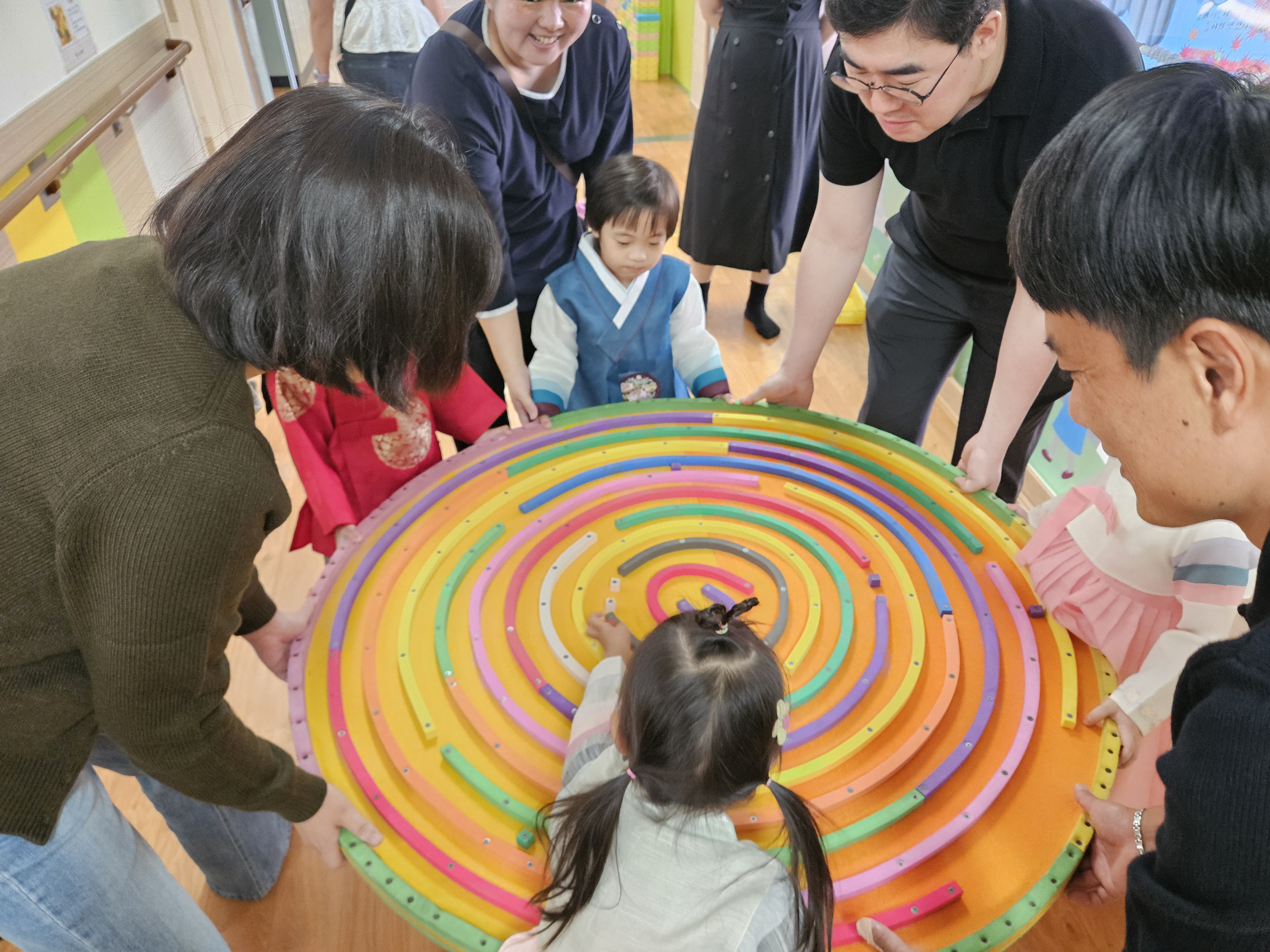 전통의 멋과 흥을 함께 나누다! 진주유치원, ‘전통예술 데이’ 방과후 공개수업 운영 - 관련이미지3