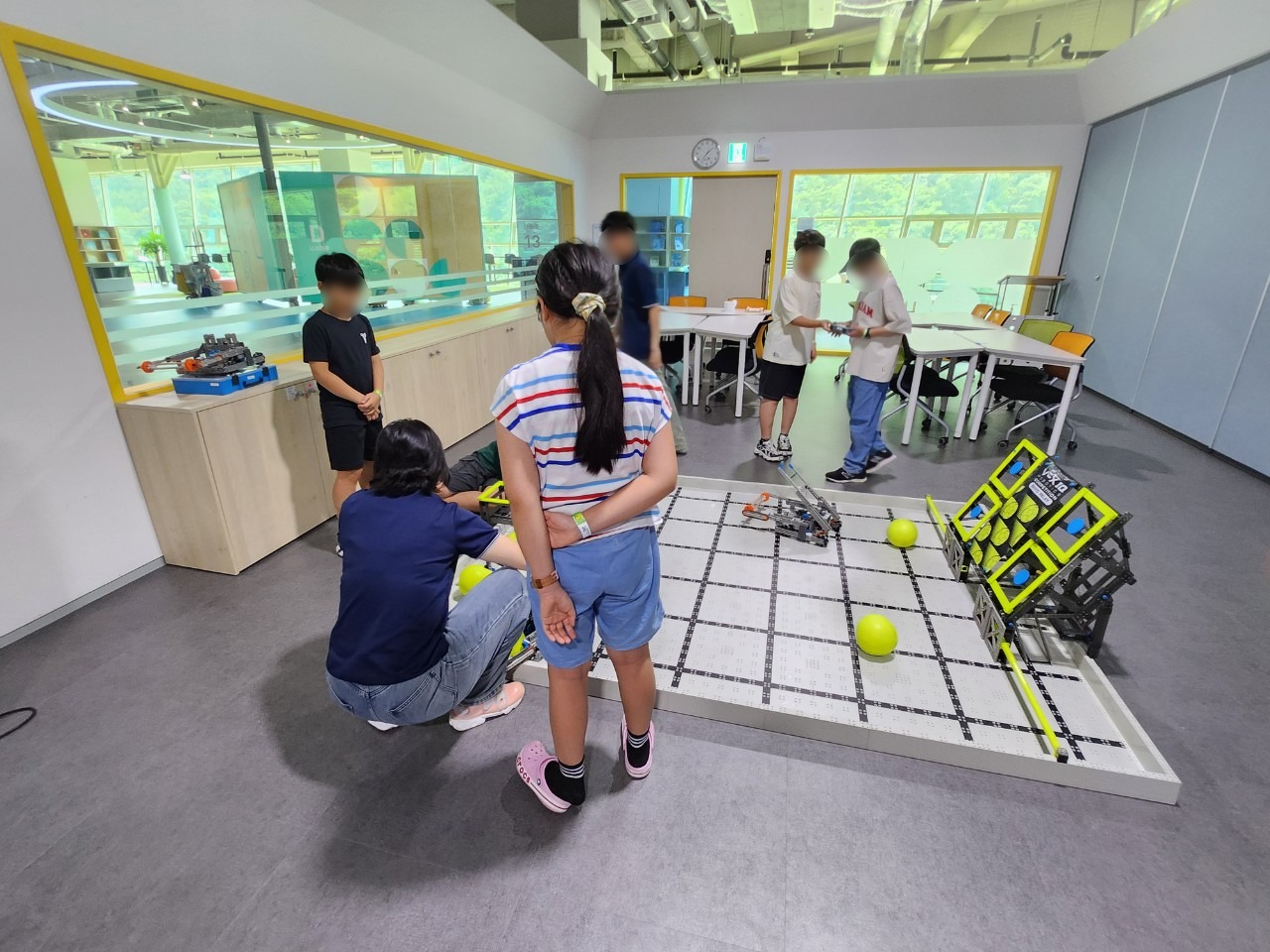 AI와 함께하는 몰입의 시간, 미래교육원에서 따뜻한 겨울을 만나다 - 경상남도교육청 미래교육원 겨울방학 특별프로그램 운영 - - 관련이미지2