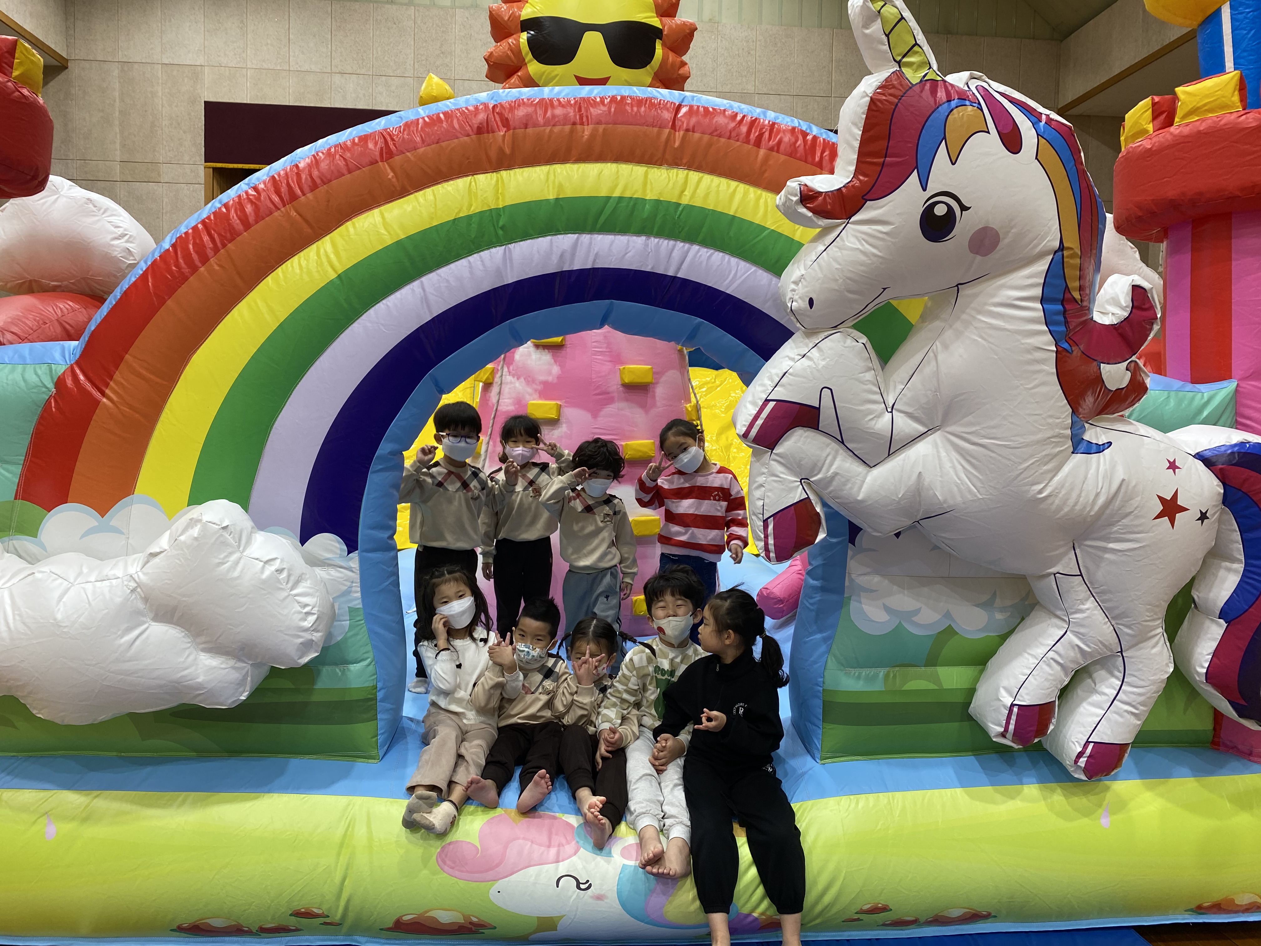 중동초등학교병설유치원, 놀이로 어울리는 에어바운스 체험 - 관련이미지1