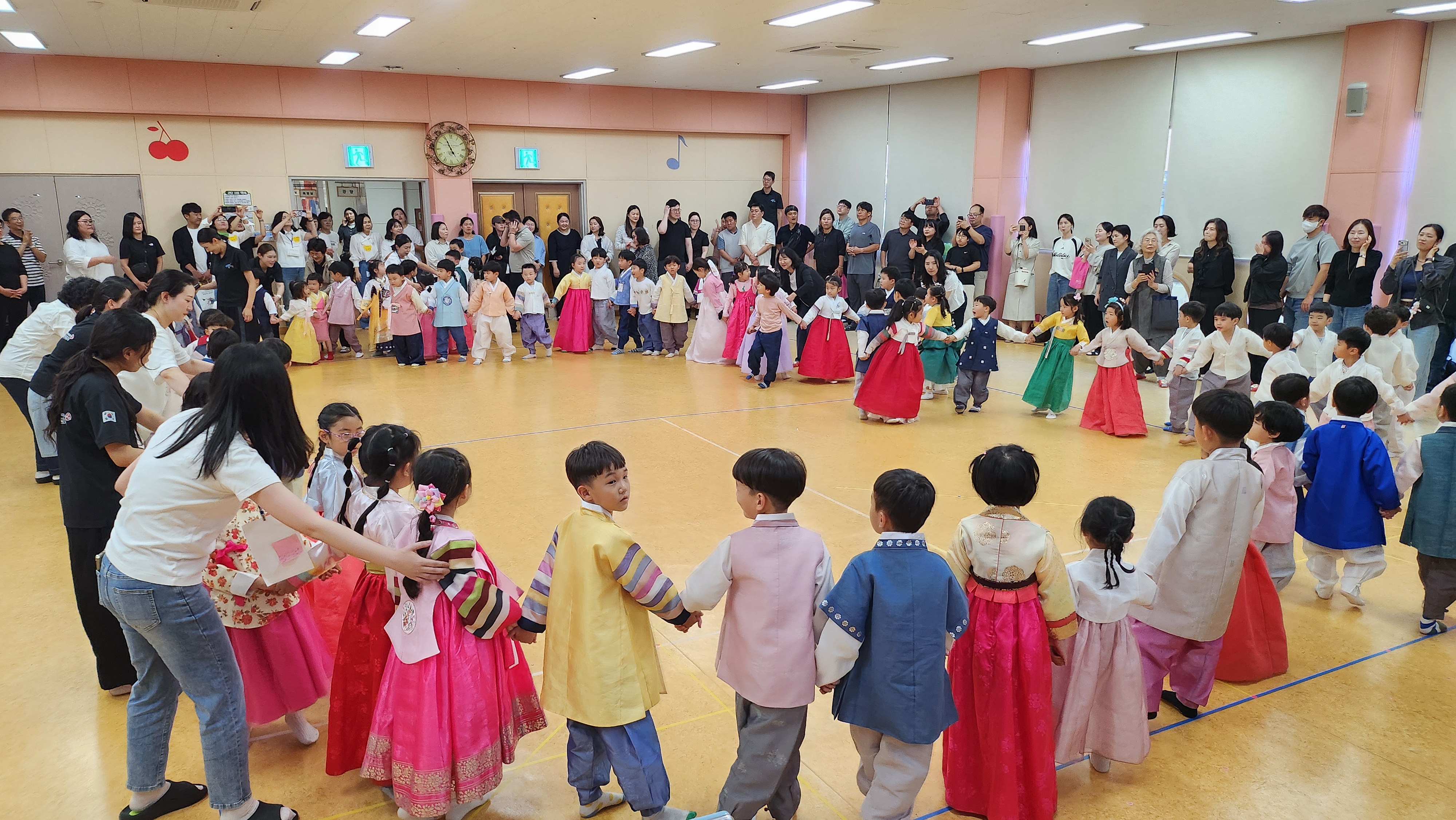 전통의 멋과 흥을 함께 나누다! 진주유치원, ‘전통예술 데이’ 방과후 공개수업 운영 - 관련이미지4