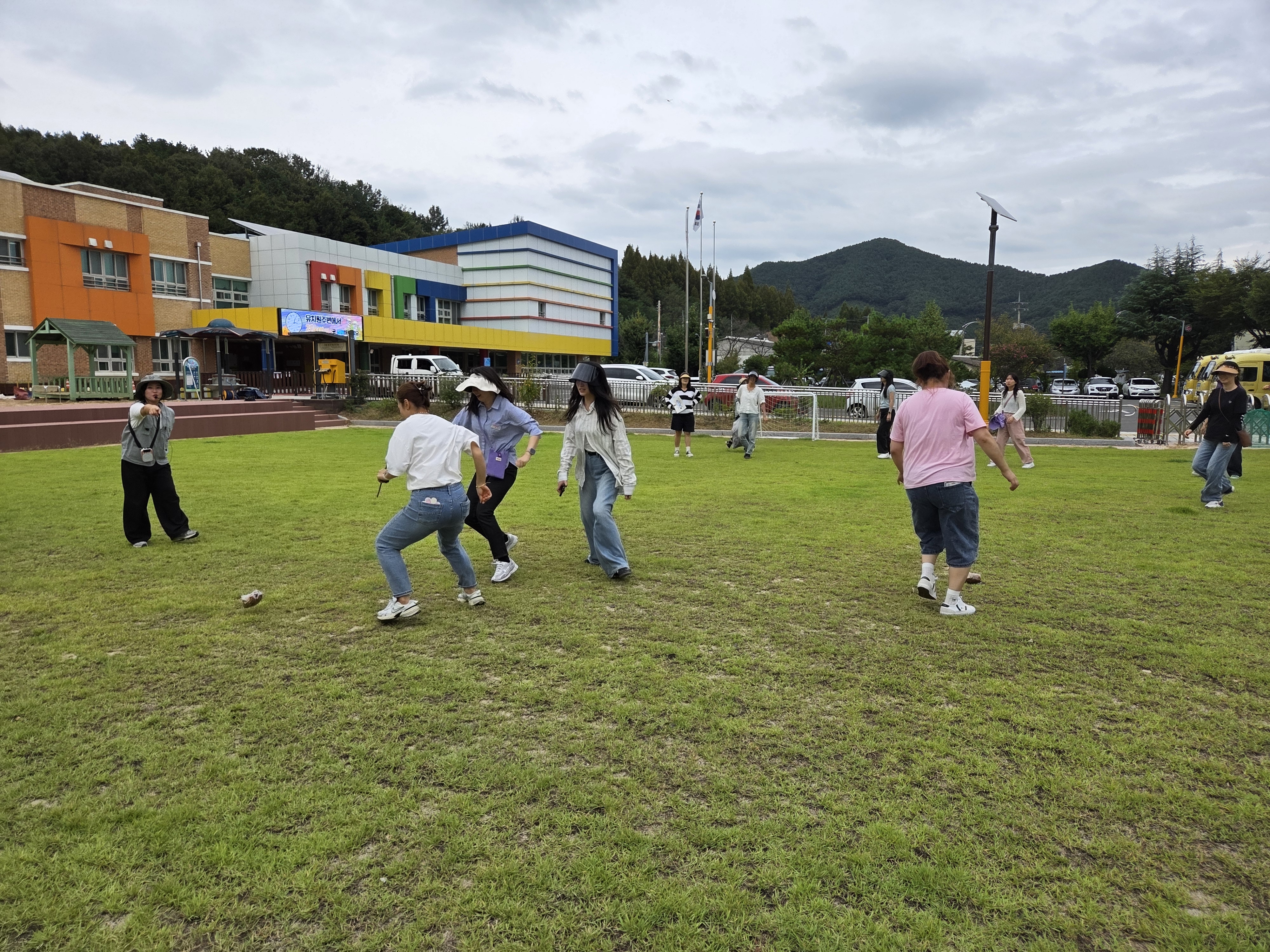 교육과정 거점 창원진달래유치원, 교원 생태교육  숲에서 즐기기 ‘숲즐연수’실시 - 관련이미지1
