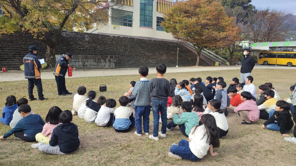 하동 악양초, 화개119안전센터와 함께한 합동소방훈련 실시 - 관련이미지3
