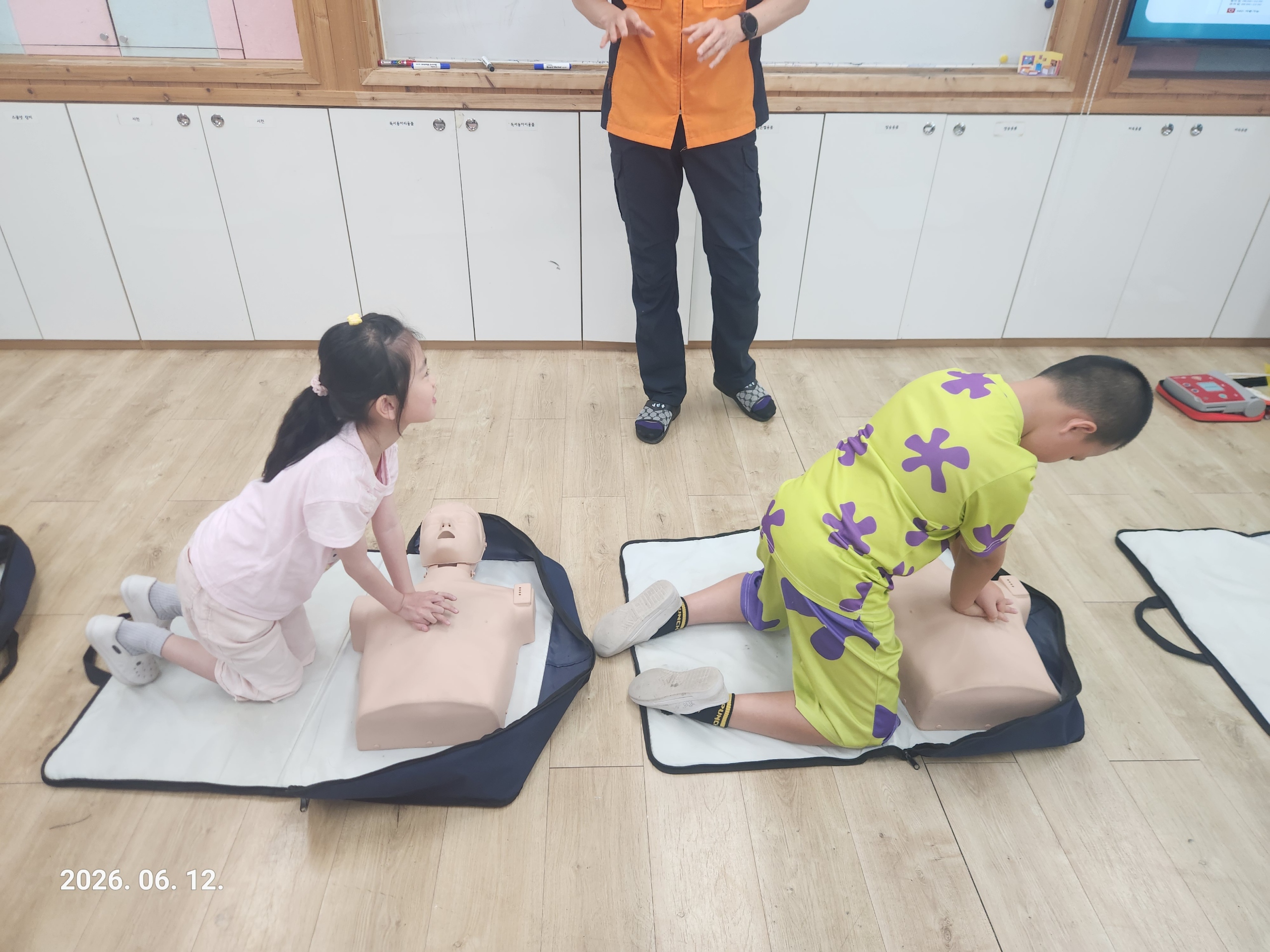 고사리손으로 만든 4분의 기적...금곡초, 진주소방서와 심폐소생술 교육 실시 - 관련이미지1