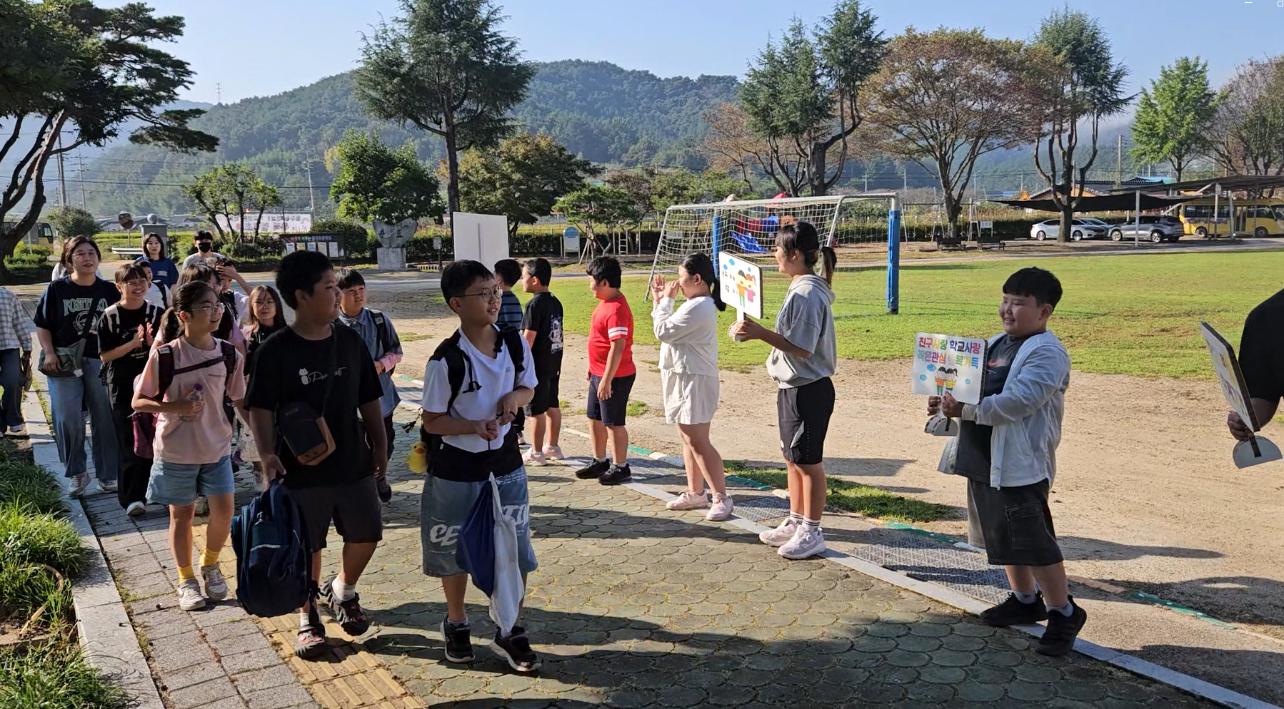 청덕초, 합천 동부권 공동학교 연계 학교폭력예방캠페인 활동 실시 - 관련이미지1