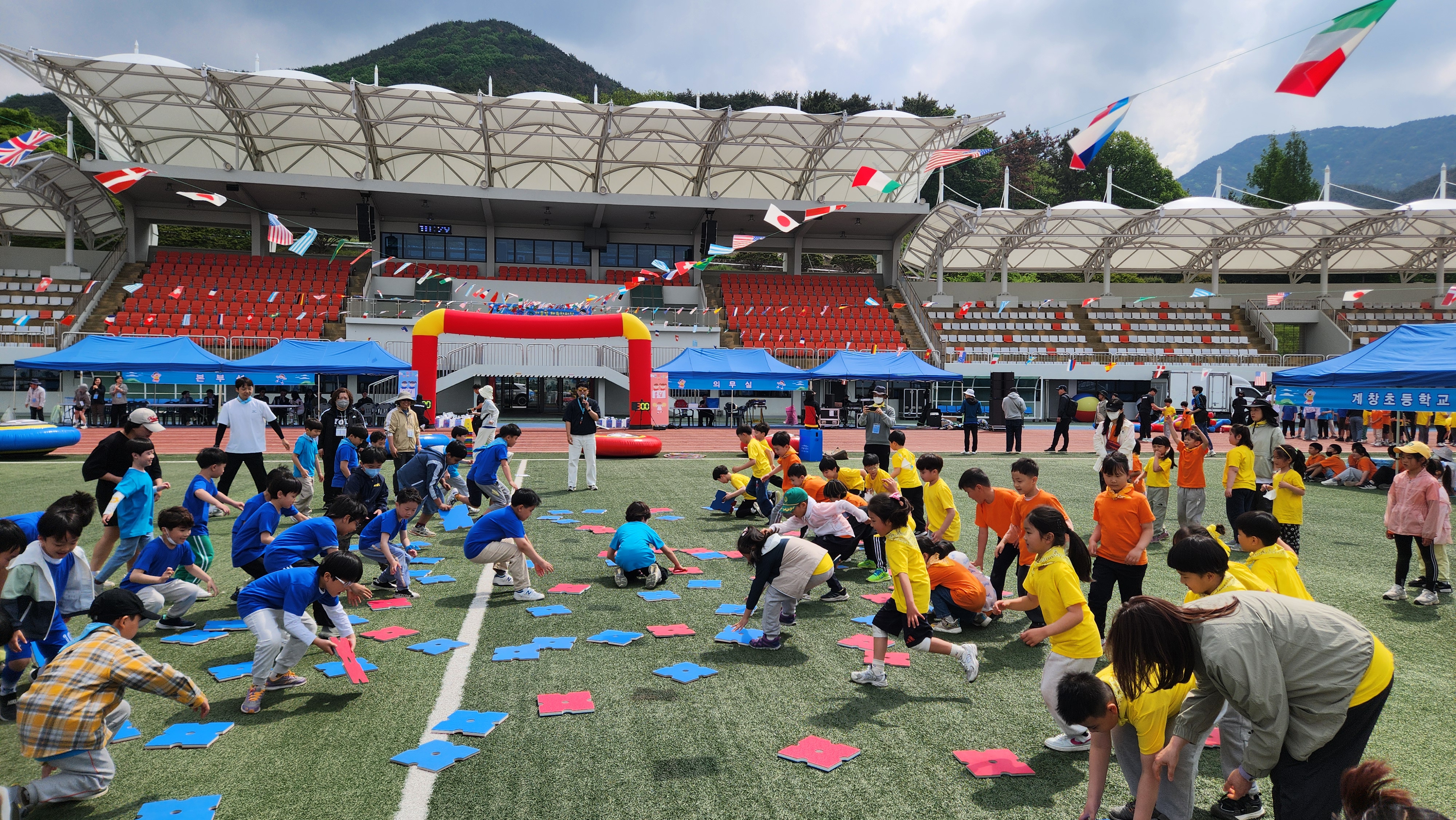 함께라서 더 행복한, 작은학교 어울림 체육한마당 - 관련이미지2