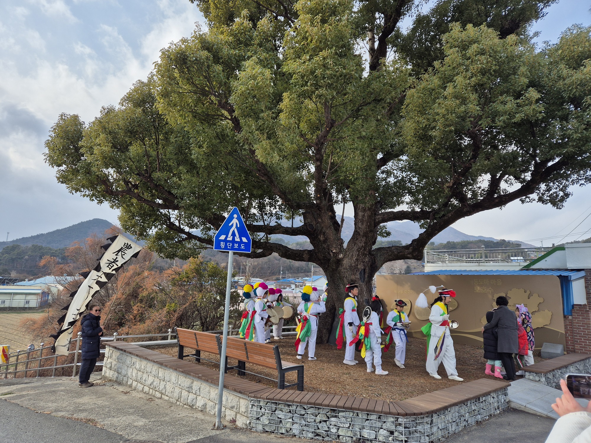 도마초, 마을을 다니며 지신 밟고 새해 인사 나눠   - 관련이미지1