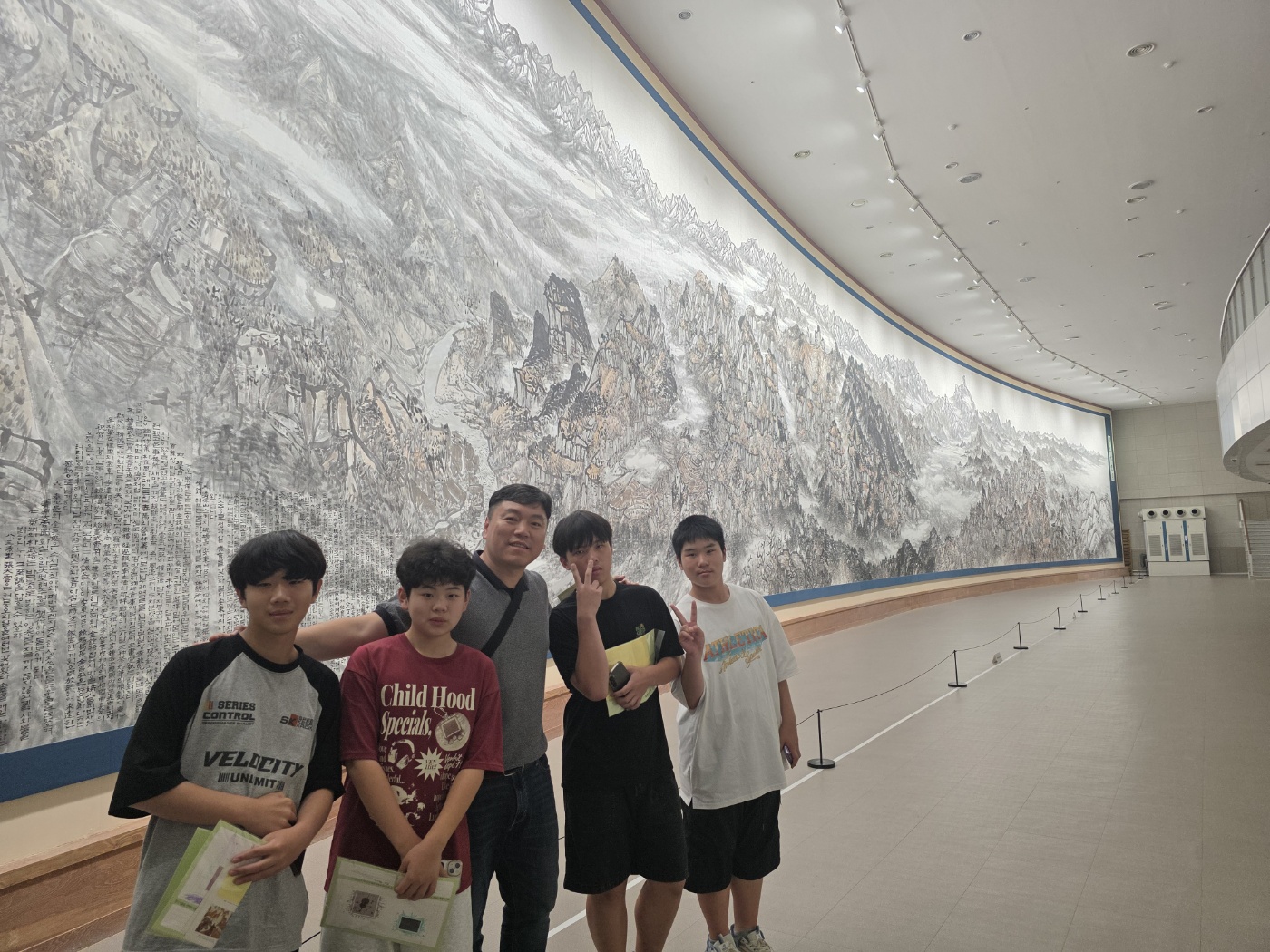 밀성중학교 미술반, 대구 청송 미술관 탐방으로 미래 진로와 예술적 안목 넓혀 - 관련이미지2