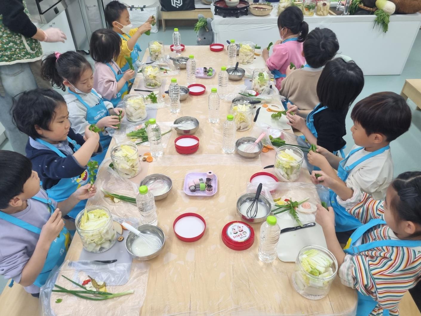 무동꿈 유치원, '동치미 만들기'를 통한 전통문화와 친해지기 - 관련이미지1