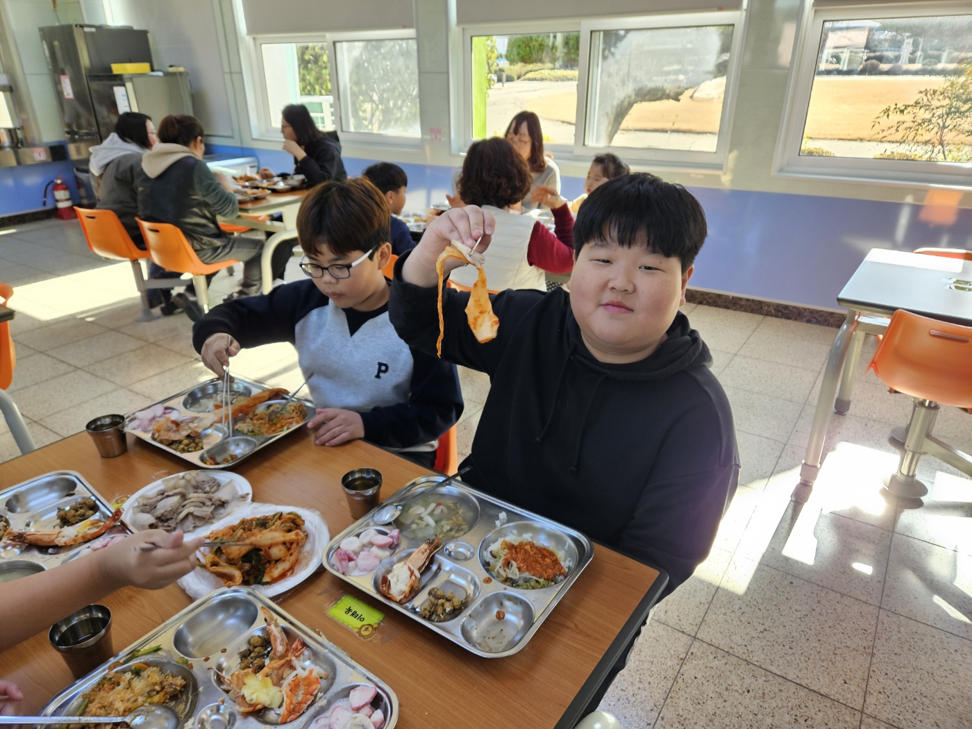 산청 금서초, 학교 텃밭에서 가꾼 무와 배추로 김장 체험하기 - 관련이미지2