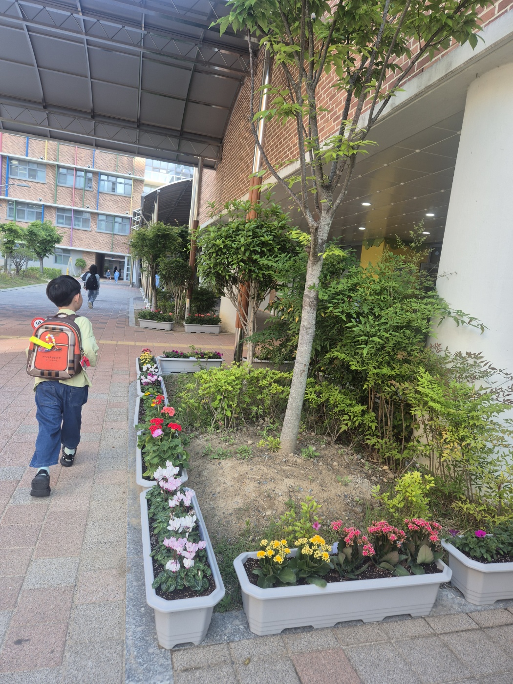 마산고운초병설유치원 생태교육- 꽃길을 걸어 텃밭으로 가는 우리 - 관련이미지3