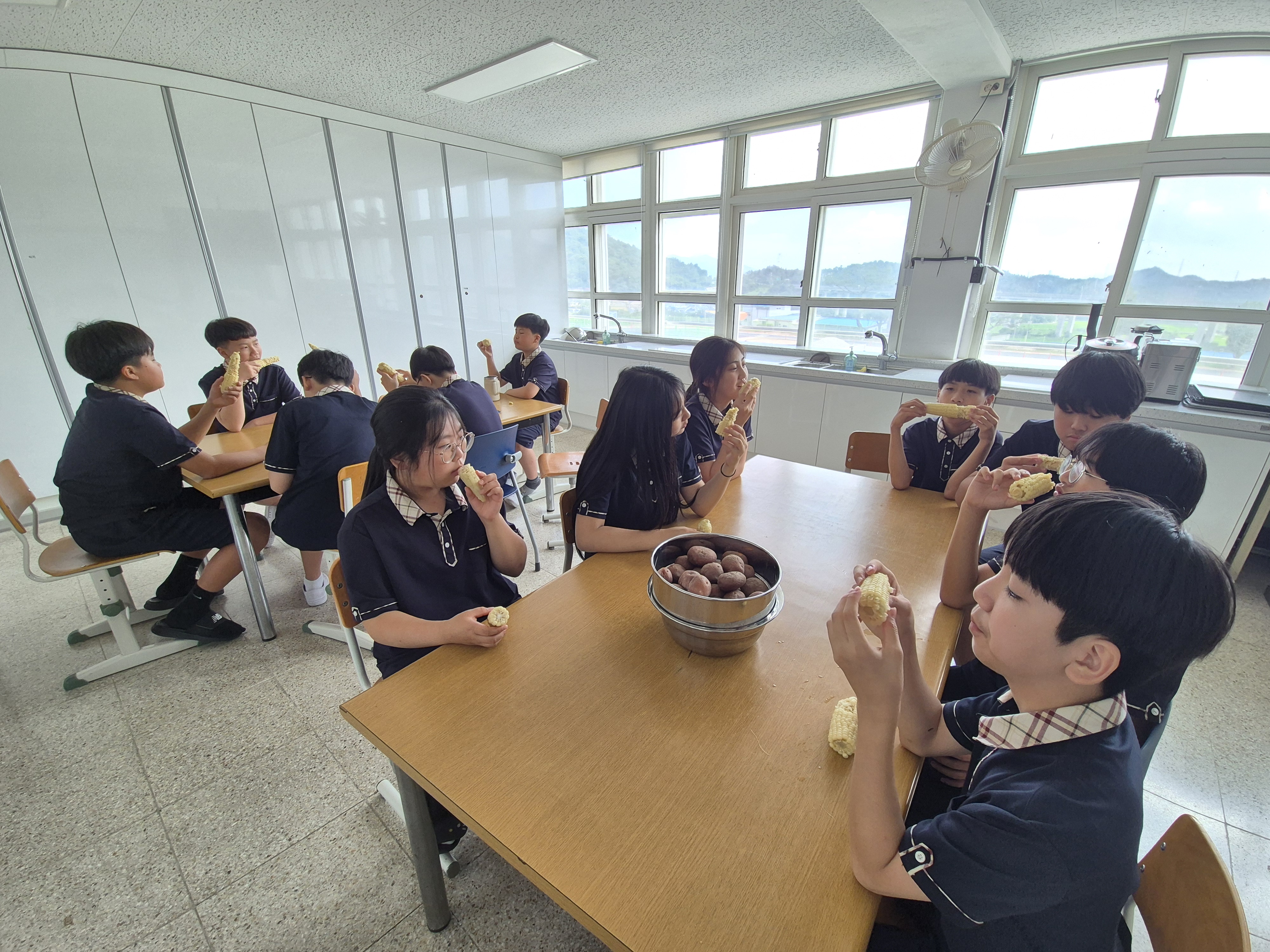 금남중 텃밭에 열린 생태 감수성,  “직접 키운 옥수수 맛보실래요?” - 관련이미지1