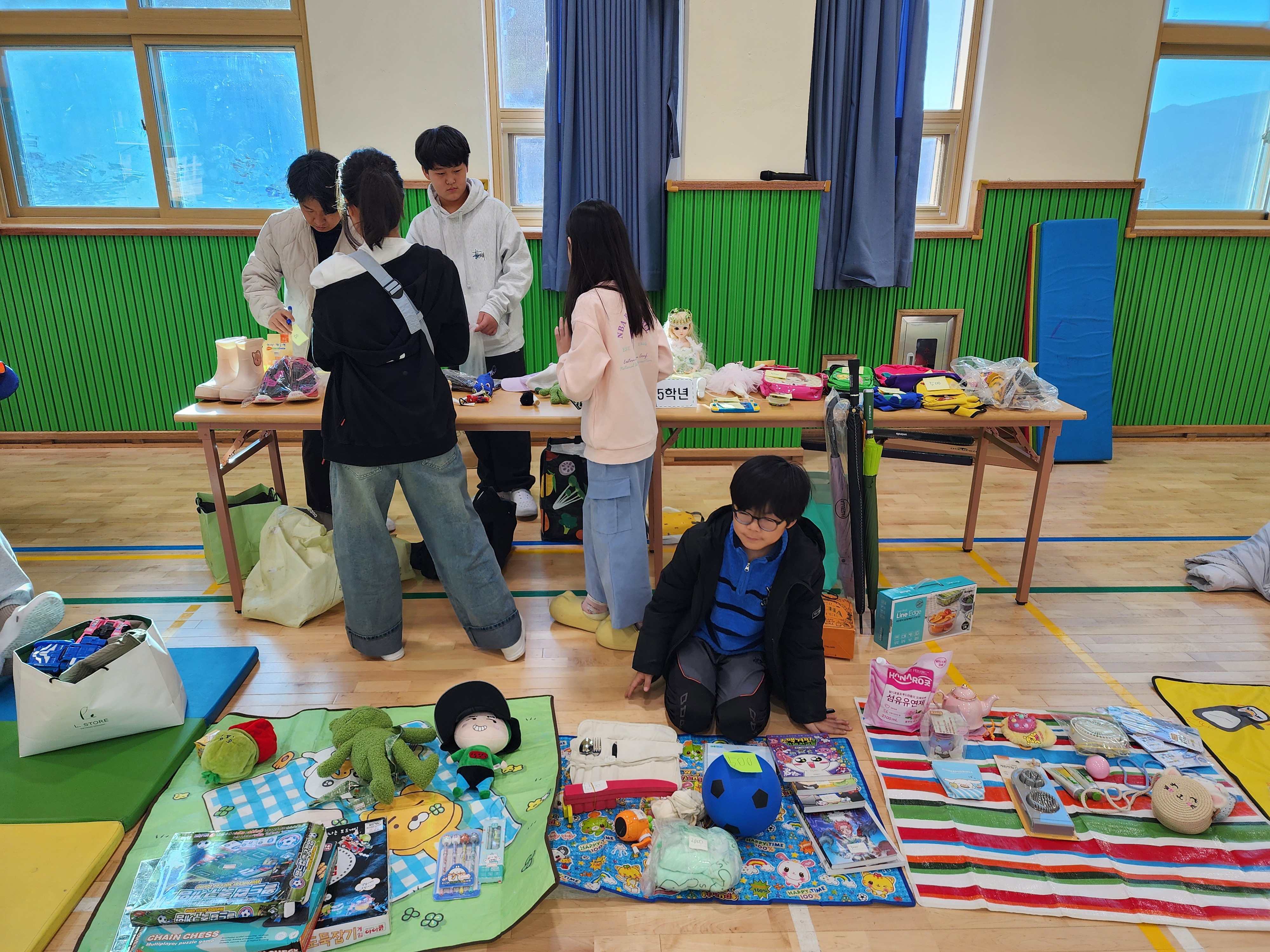 칠천초등학교,  알뜰바자회로 사랑 나눔 실천 - 관련이미지3