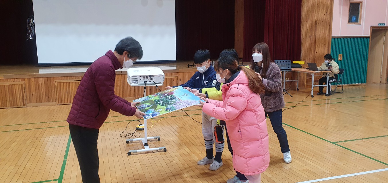 통영 도산초, 개성 있고 아이디어 넘치는 한울타리 그룹활동 나무소개(QR코드) 이름표 달기 - 관련이미지2