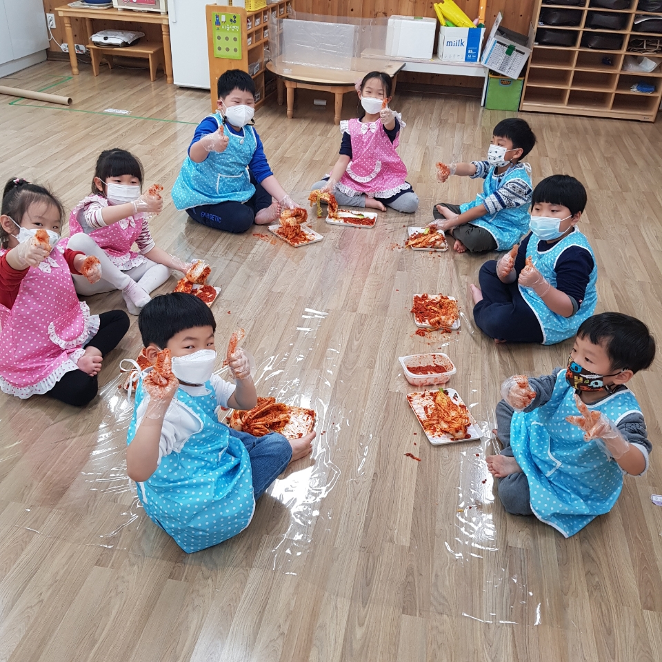 양곡초병설유치원, 김장 김치 요리활동으로 건강한 겨울 보내기 - 관련이미지2
