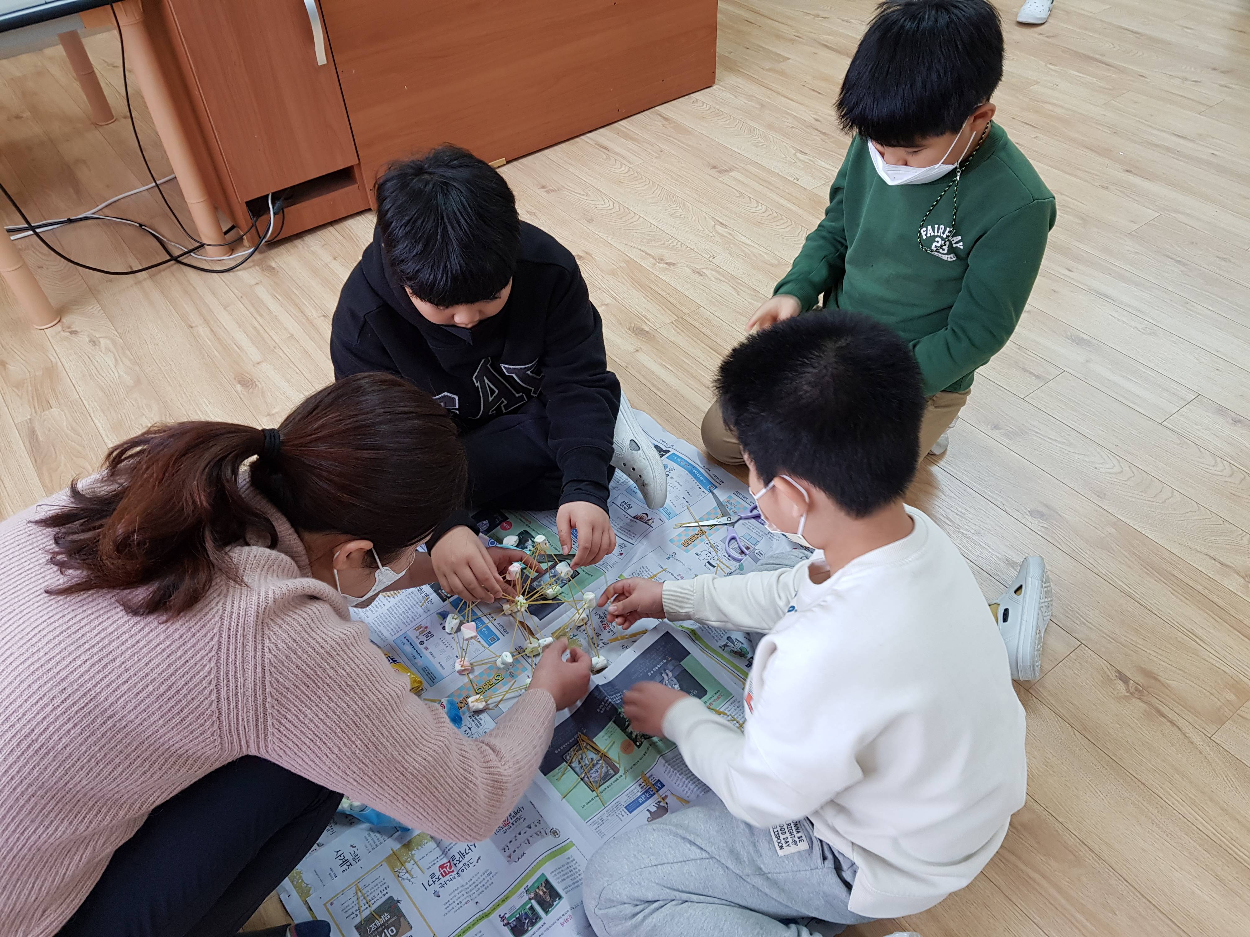 용주초, 신나는 체험활동으로 과학과 더 친해져요. - 관련이미지1