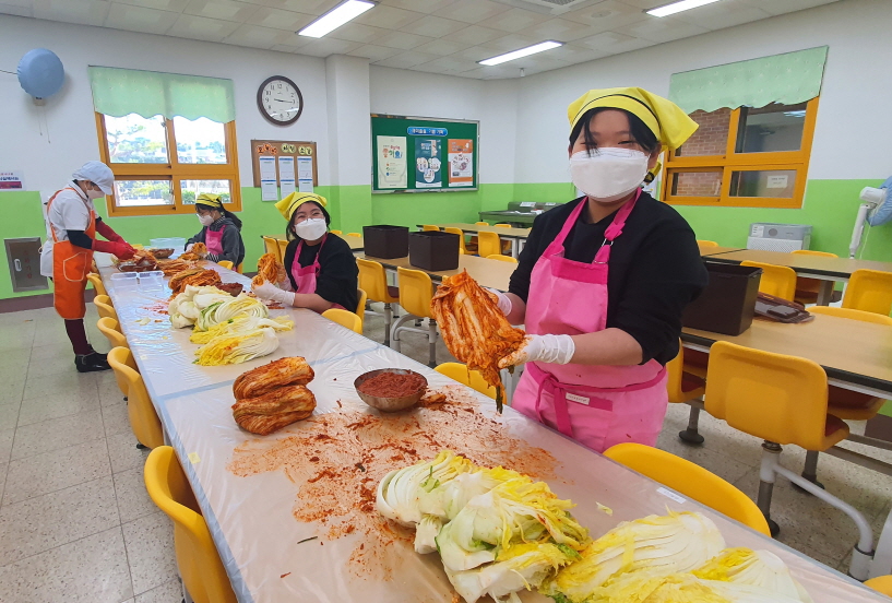 대방초, 마음고 마음을 이어주는 사랑의 김장담그기 - 관련이미지1