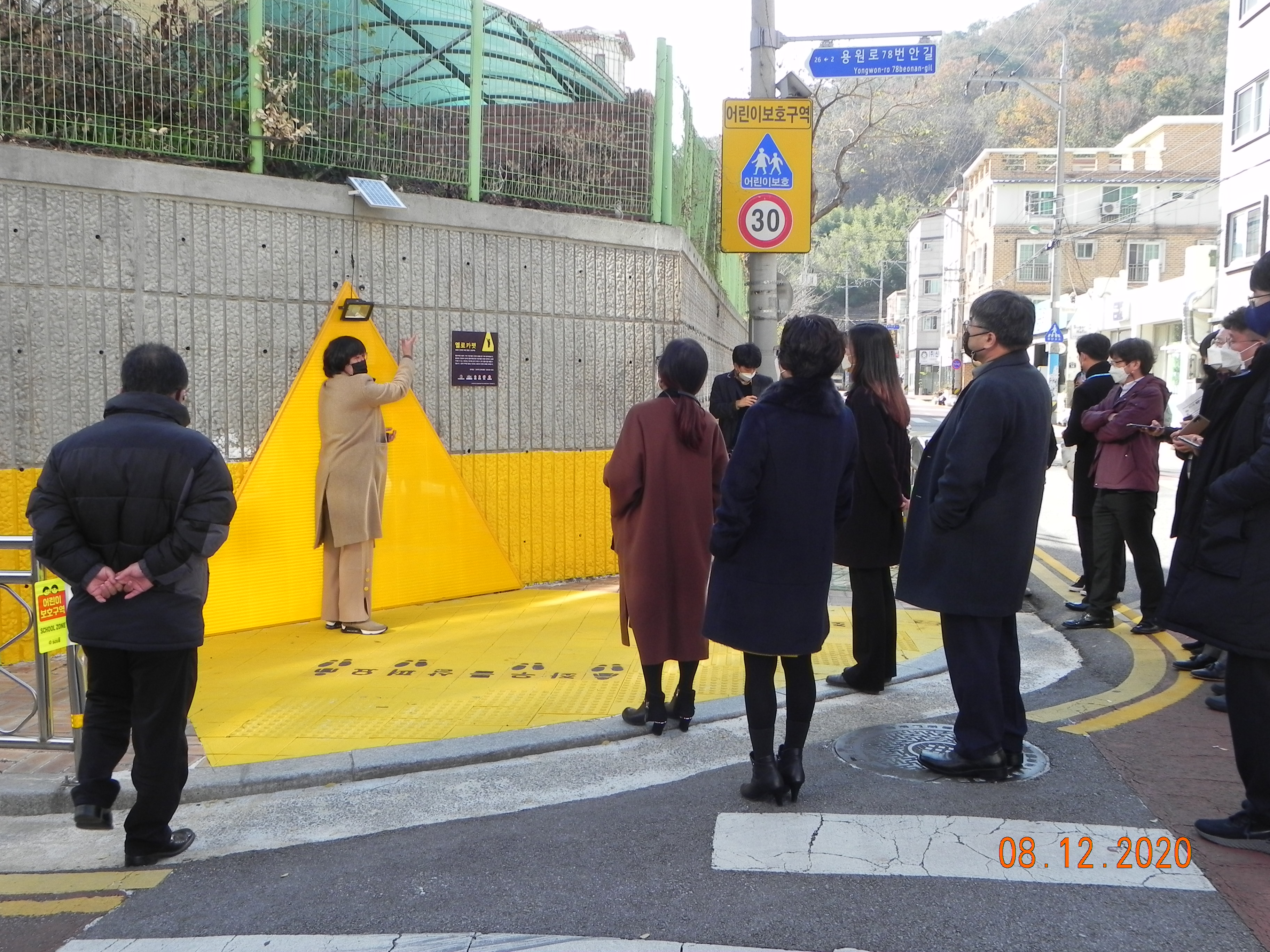 용원초, 노란 길 따라 안전하고 즐겁게 학교에 가요♪ - 관련이미지2