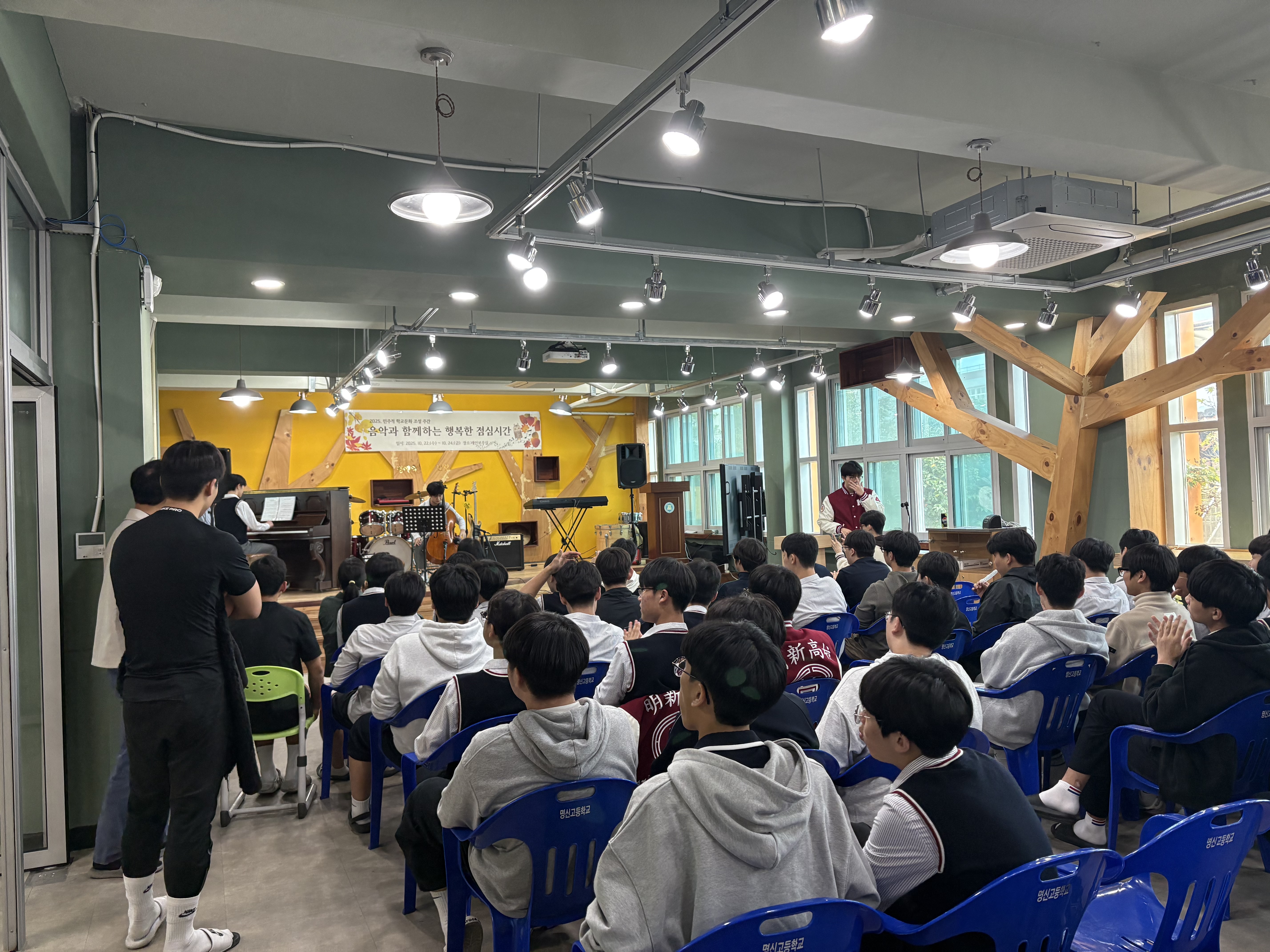 명신고,‘작은 음악회’를 통한 민주적 학교문화 조성 주간 운영 - 관련이미지1