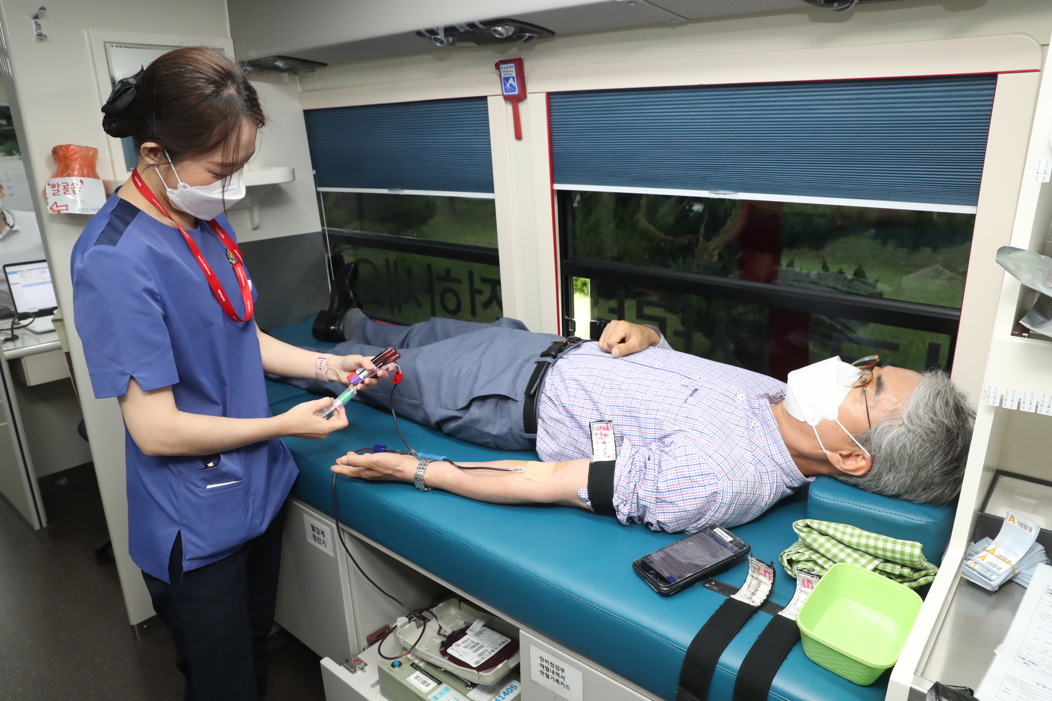 코로나19 장기화로 부족한 혈액 경남교육청 ‘사랑의 헌혈’ 실시 - 관련이미지1