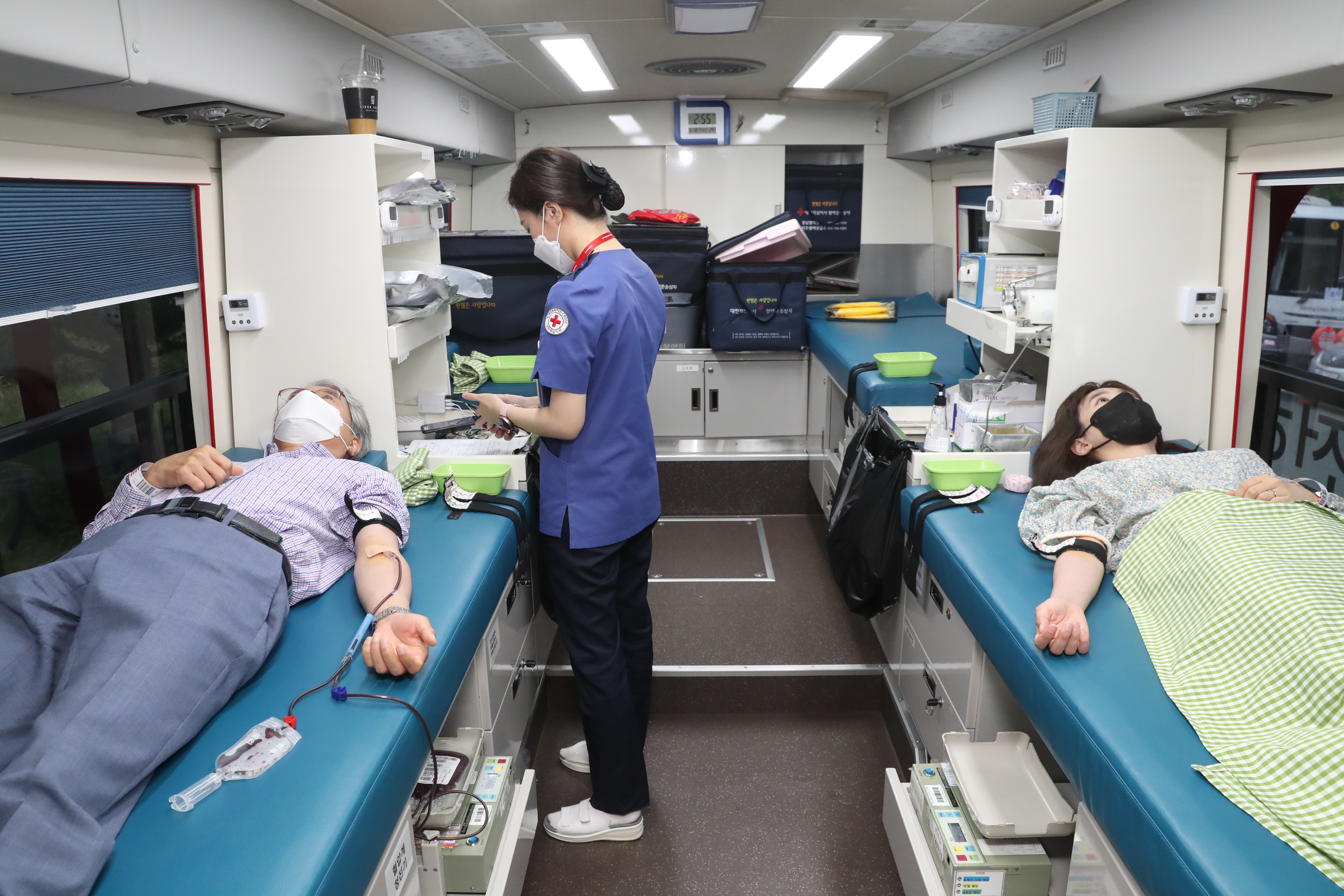 코로나19 장기화로 부족한 혈액 경남교육청 ‘사랑의 헌혈’ 실시 - 관련이미지2