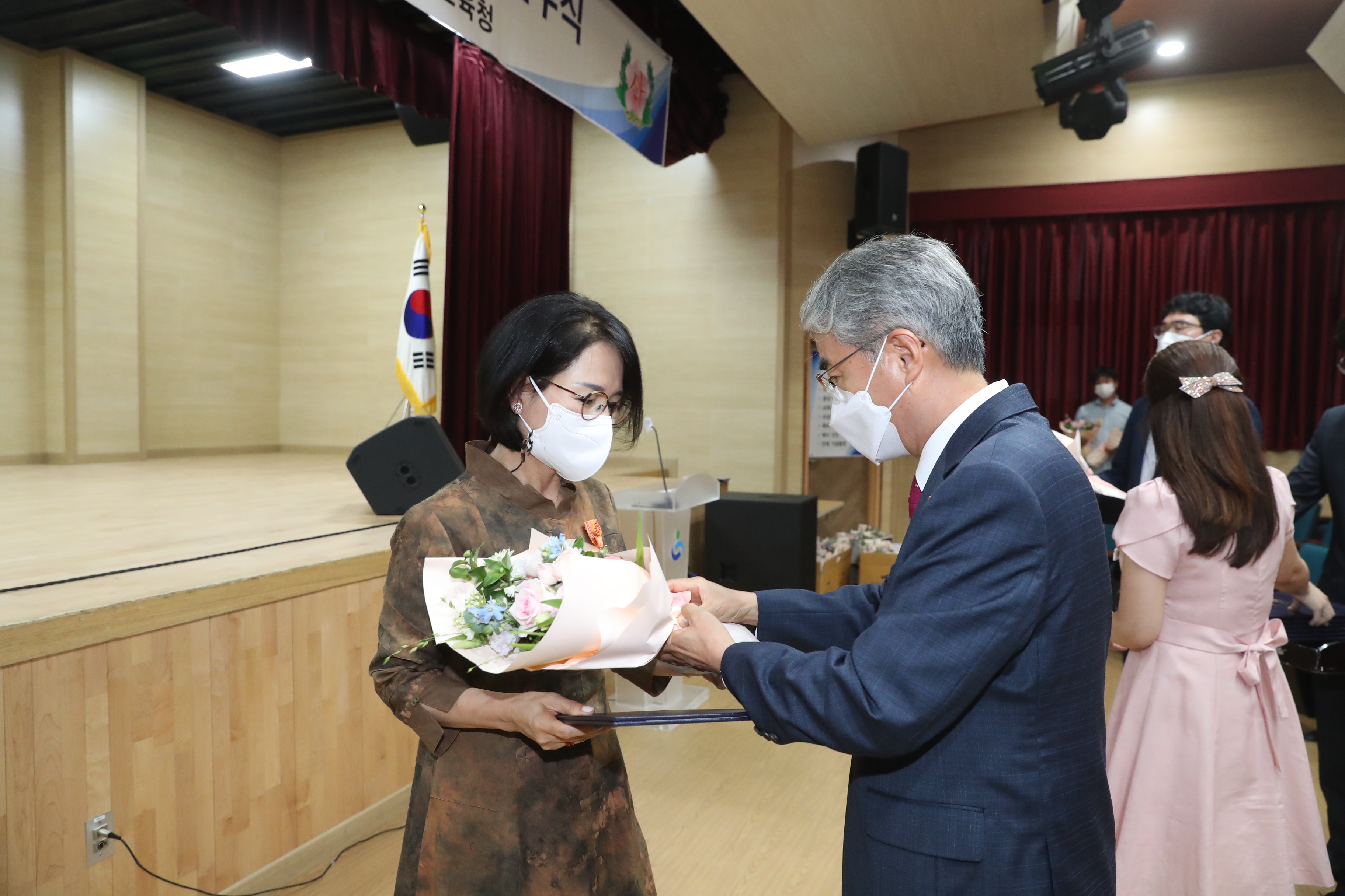 경남교육청, 지방공무원 퇴직포상 전수 - 관련이미지2