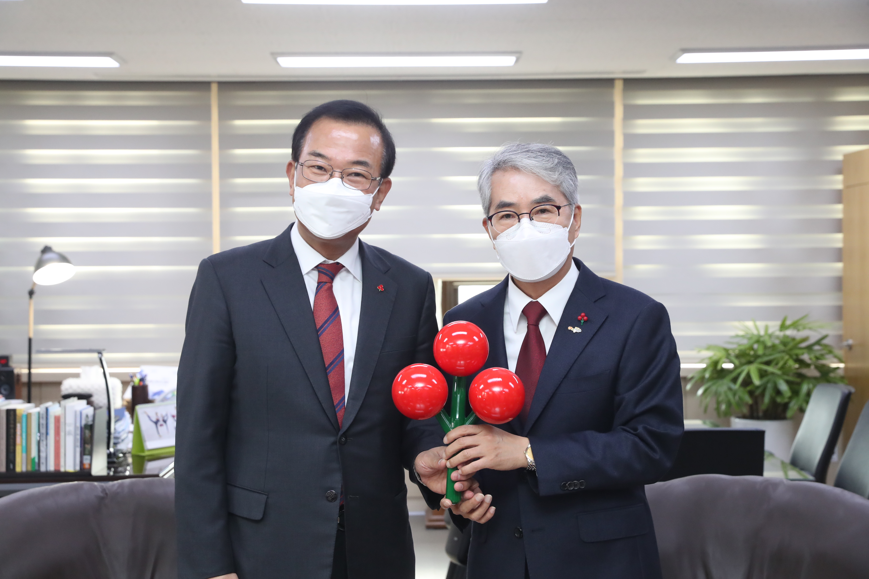 경남교육청, 희망2022 나눔 캠페인 ‘사랑의 열매 달기’ 동참 - 관련이미지3