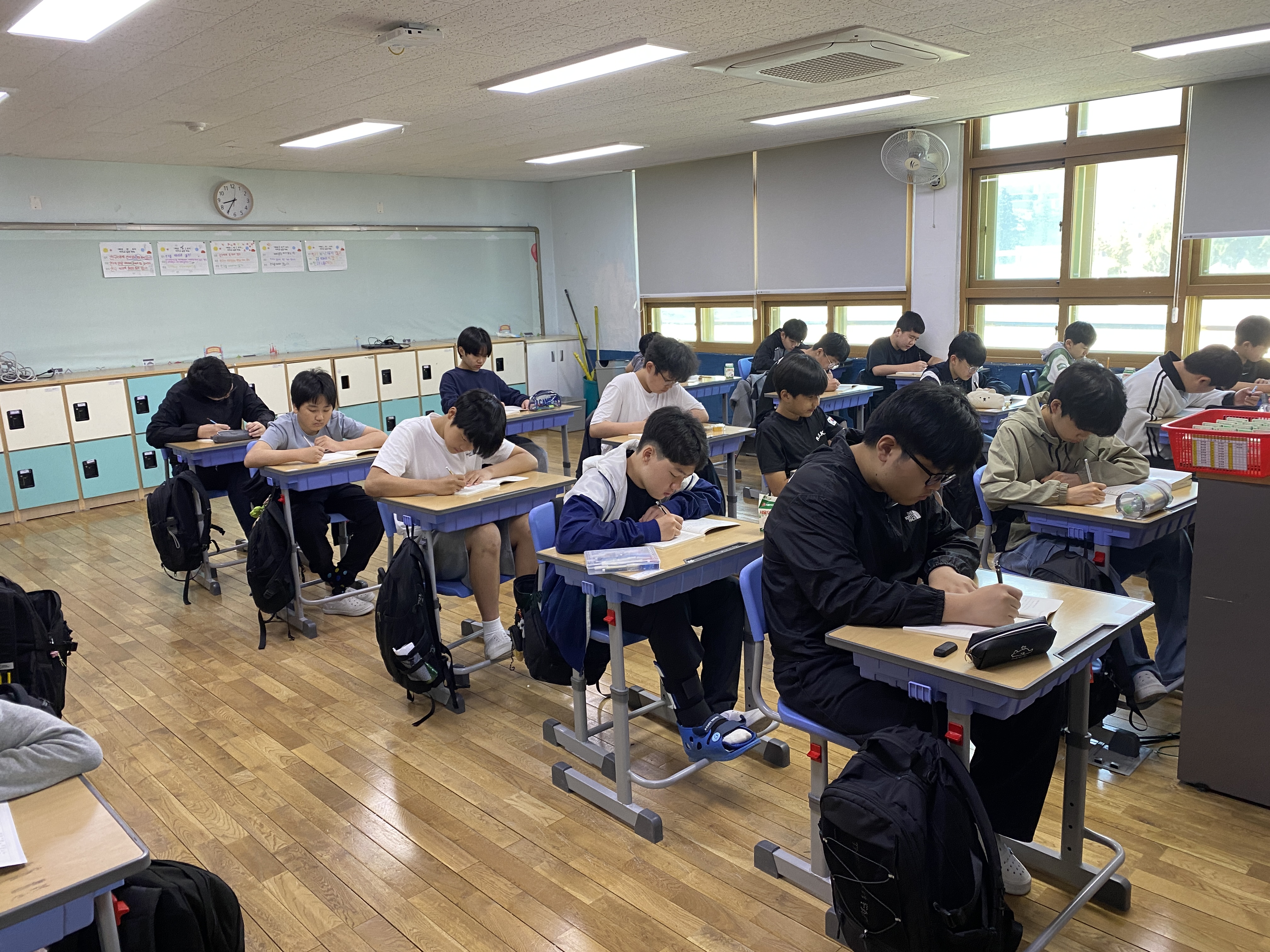 남해중학교, 아침을 깨우는 20분… 필사 프로젝트로 마음의 근육 키운다 - 관련이미지1