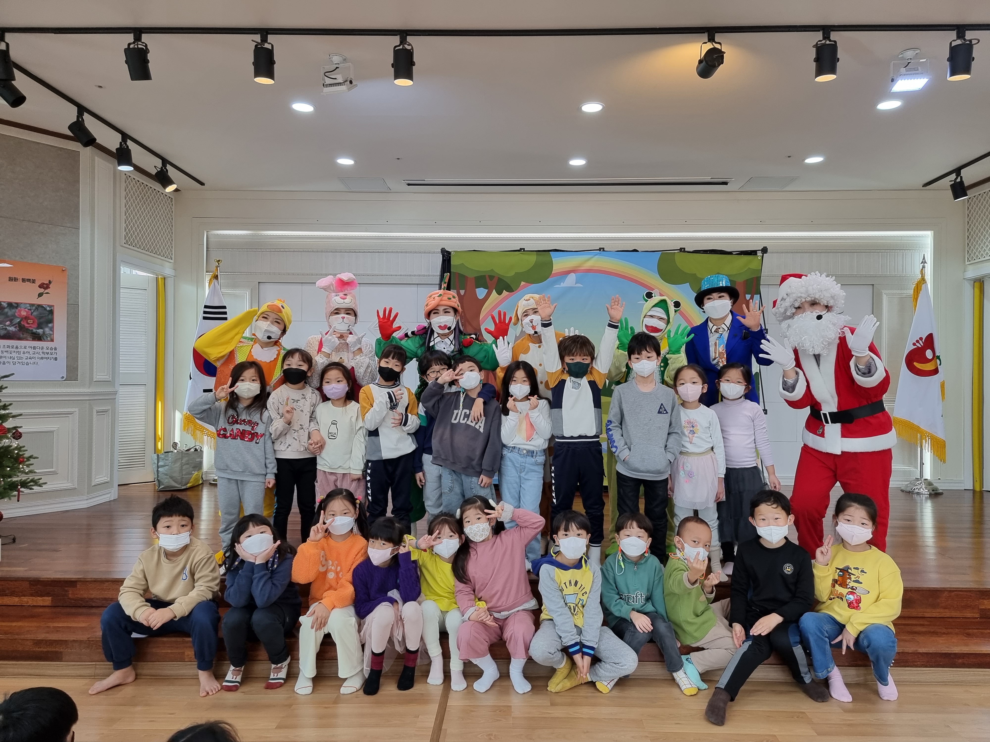 산타와 함께하는 따뜻한 크리스마스 - 관련이미지2