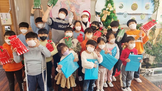 창녕장천초, 산타클로스가 우리 학교에 왔어요 - 관련이미지1