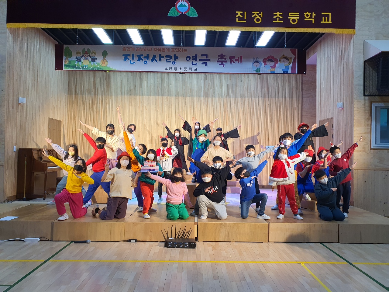 진정초, 한 해의 마무리는 연극축제로 - 관련이미지2