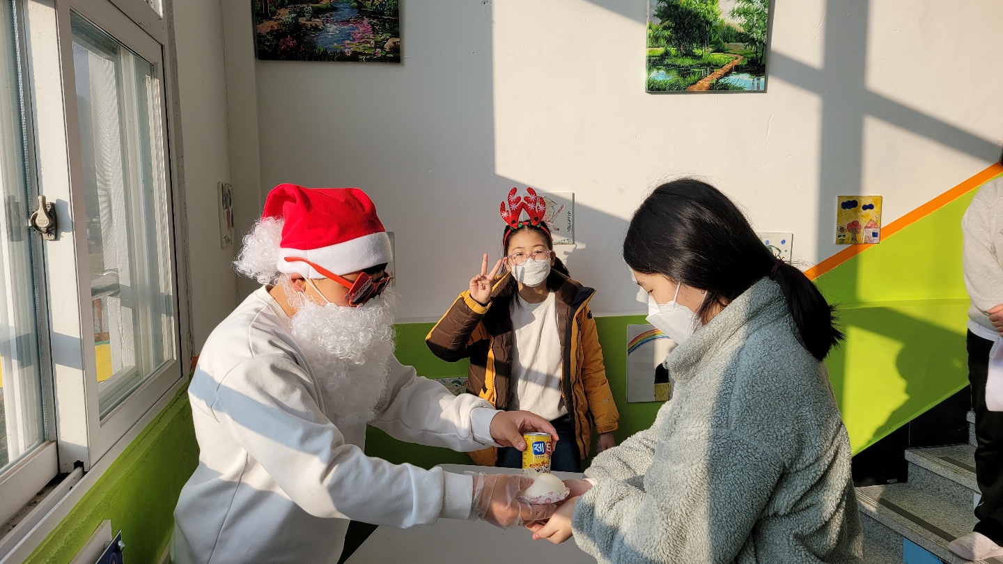 함안초 학생 다모임 주도 행복한 크리스마스 행사 운영 홍보자료 - 관련이미지1