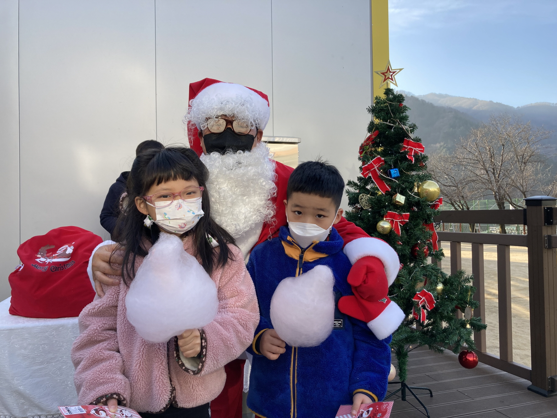 묵계초, 산타 교장선생님과 시끌벅적했던 하루 - 관련이미지2