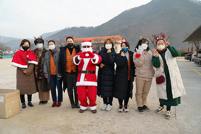 청도초 학부모회 온맘다해 등굣길 깜짝 산타 행사 - 관련이미지2
