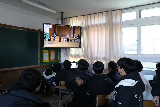 마산중앙중, 큰나래 축제 문화행사 Living with COVID - 관련이미지2